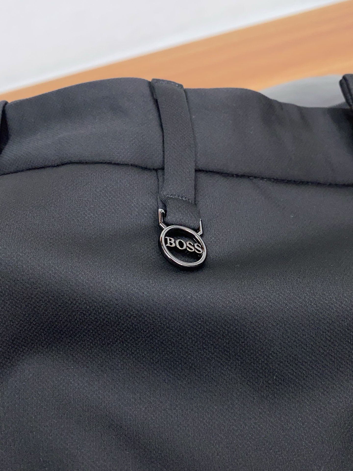 BOSS 25年秋冬 新款休闲西裤 干净利落剪裁，都市风十足 采用精纺面料手感软糯干爽，上身效果挺括有型