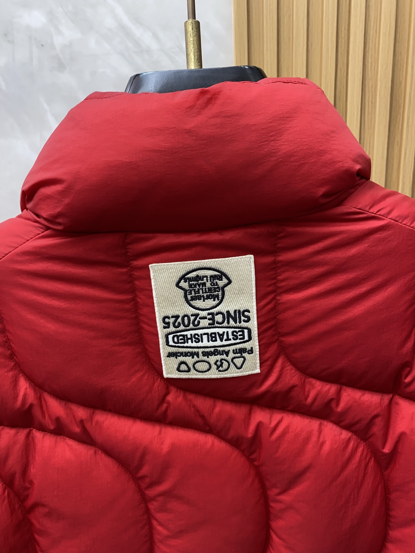 蒙口 25秋冬男士时尚原版专柜同步羽绒服 轻奢时尚休闲风格，轻盈保暖柔软！低调系列时尚百搭，就是有型！香