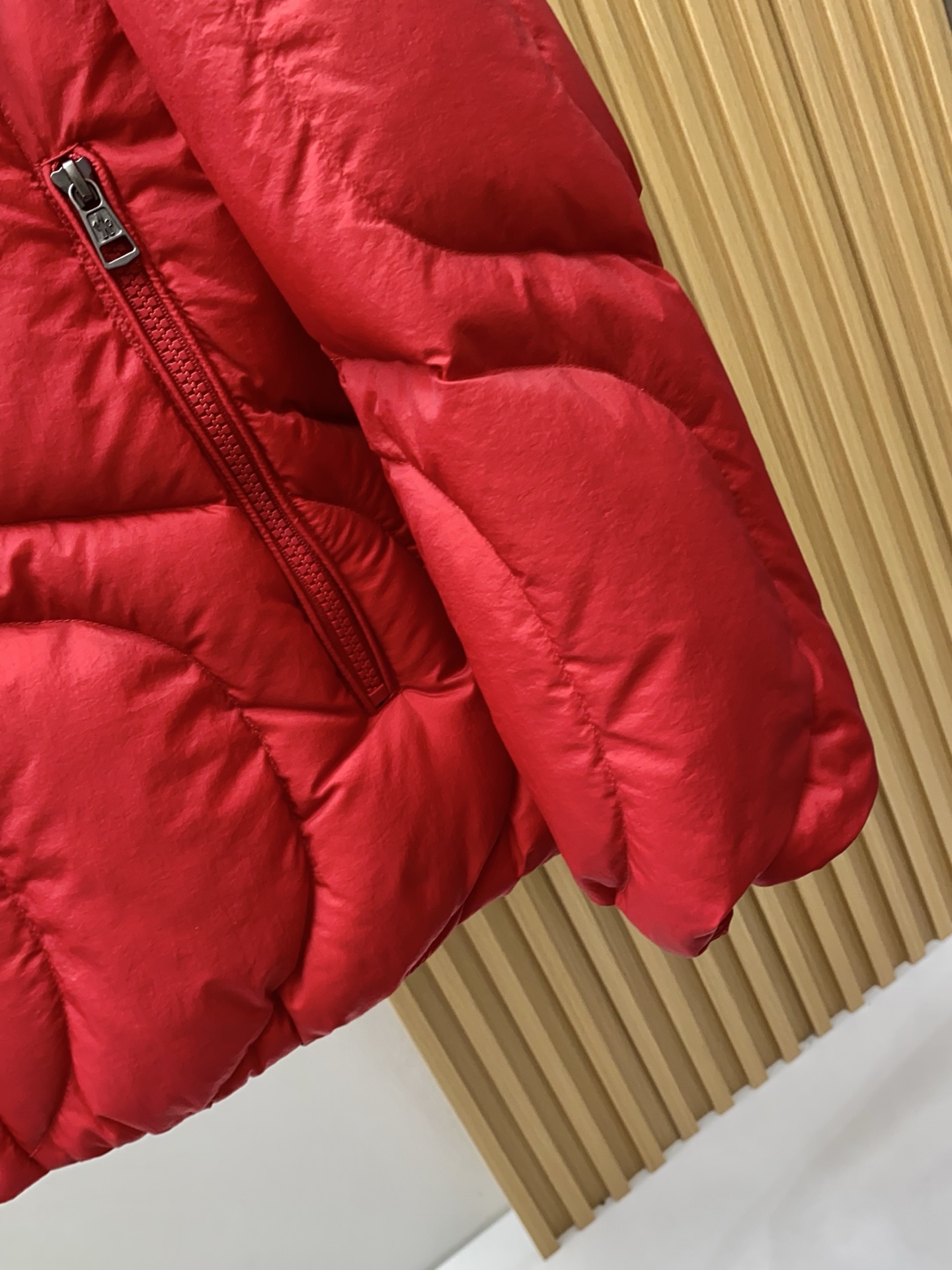 蒙口 25秋冬男士时尚原版专柜同步羽绒服 轻奢时尚休闲风格，轻盈保暖柔软！低调系列时尚百搭，就是有型！香