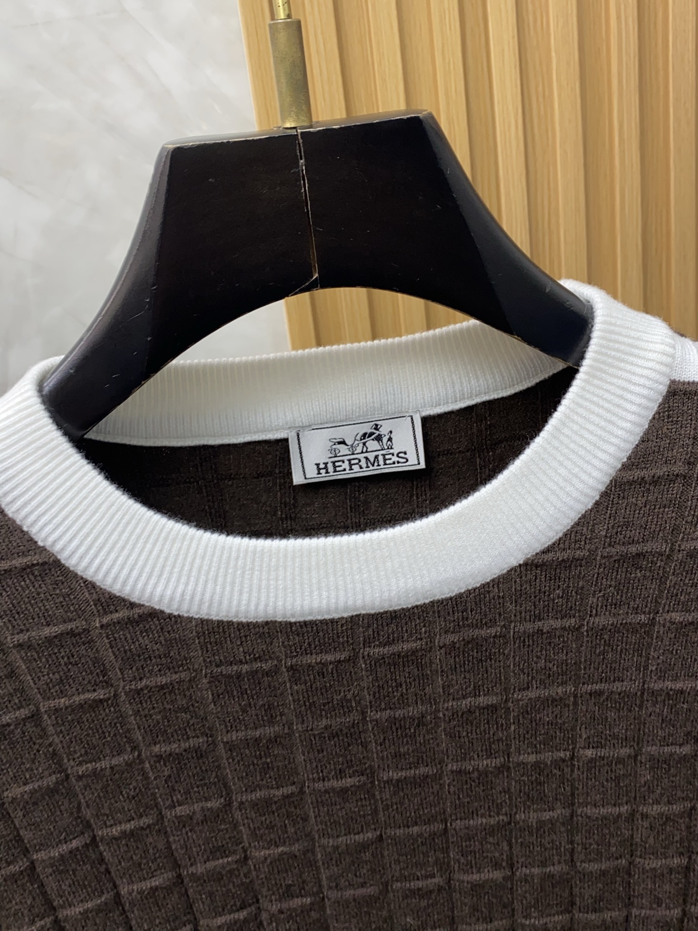 爱马仕 秋冬新款 专柜同步 时尚经典基础款提花拼色针织 秋冬必备款 采用羊毛混纺针织衫加厚毛衣，精致简洁