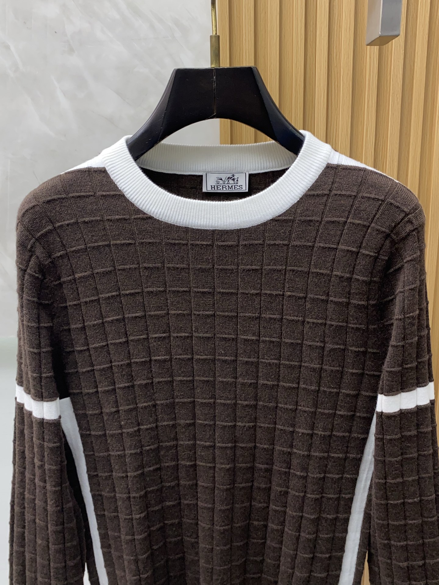 爱马仕 秋冬新款 专柜同步 时尚经典基础款提花拼色针织 秋冬必备款 采用羊毛混纺针织衫加厚毛衣，精致简洁