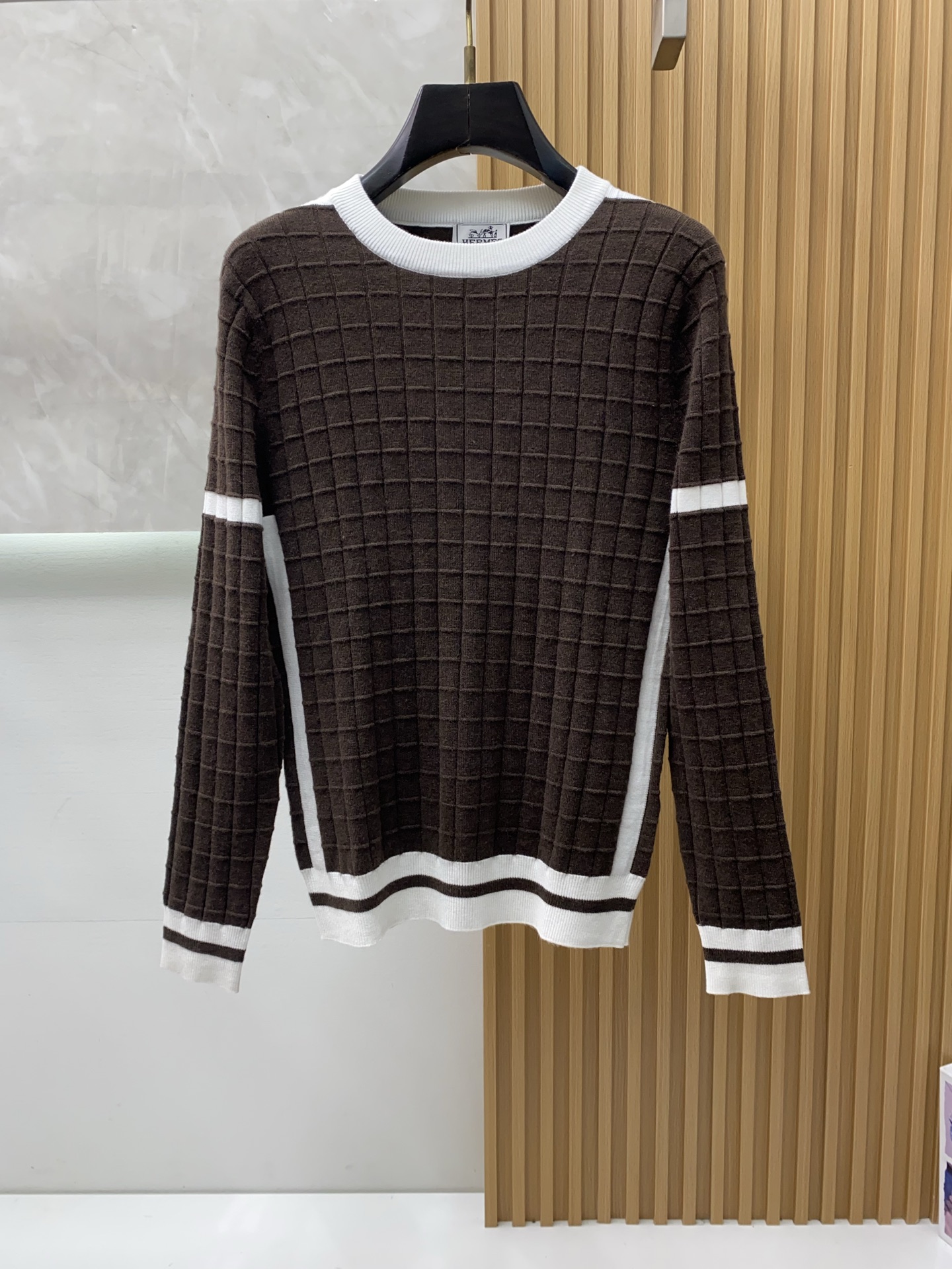 爱马仕 秋冬新款 专柜同步 时尚经典基础款提花拼色针织 秋冬必备款 采用羊毛混纺针织衫加厚毛衣，精致简洁