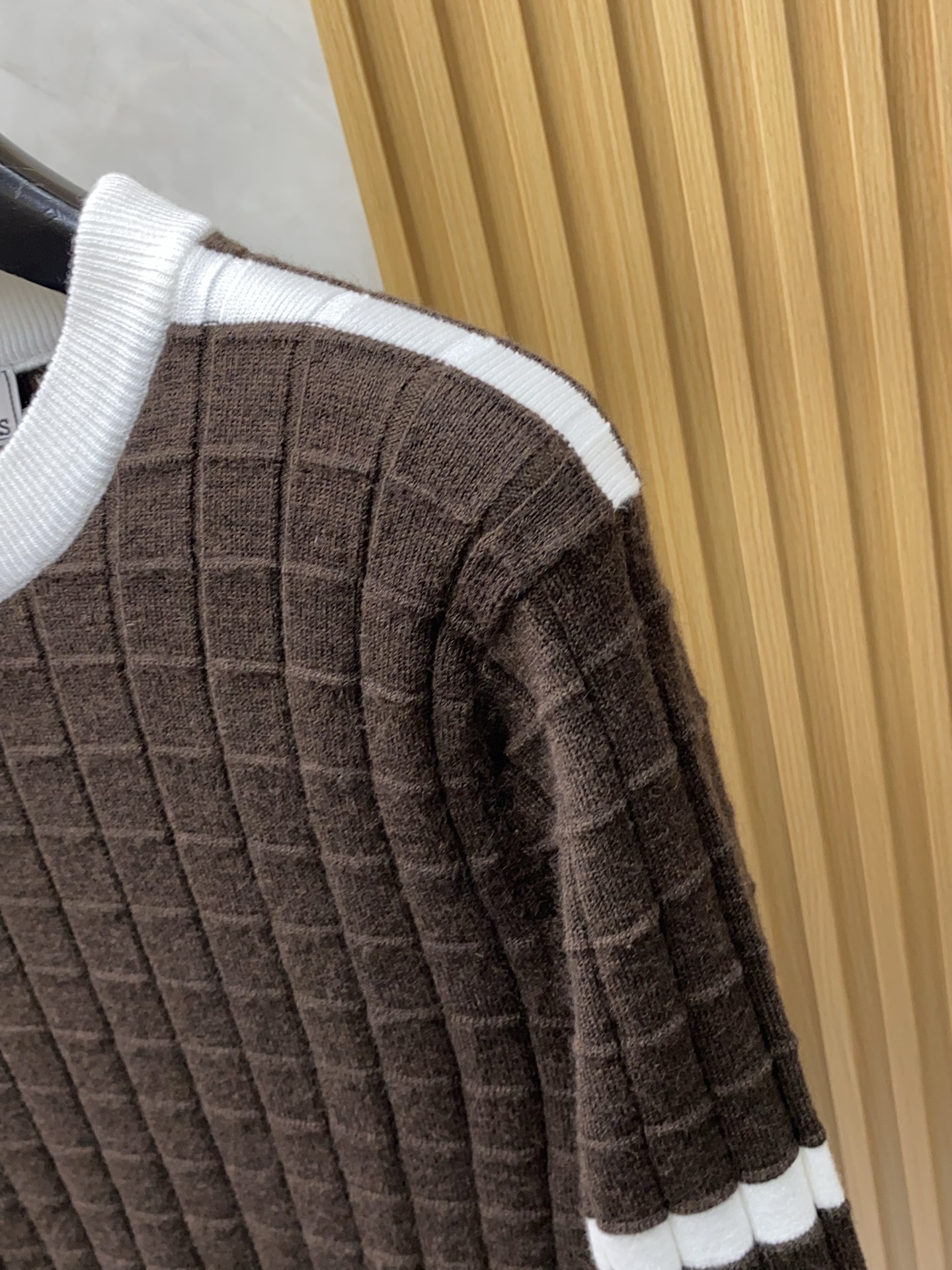 爱马仕 秋冬新款 专柜同步 时尚经典基础款提花拼色针织 秋冬必备款 采用羊毛混纺针织衫加厚毛衣，精致简洁