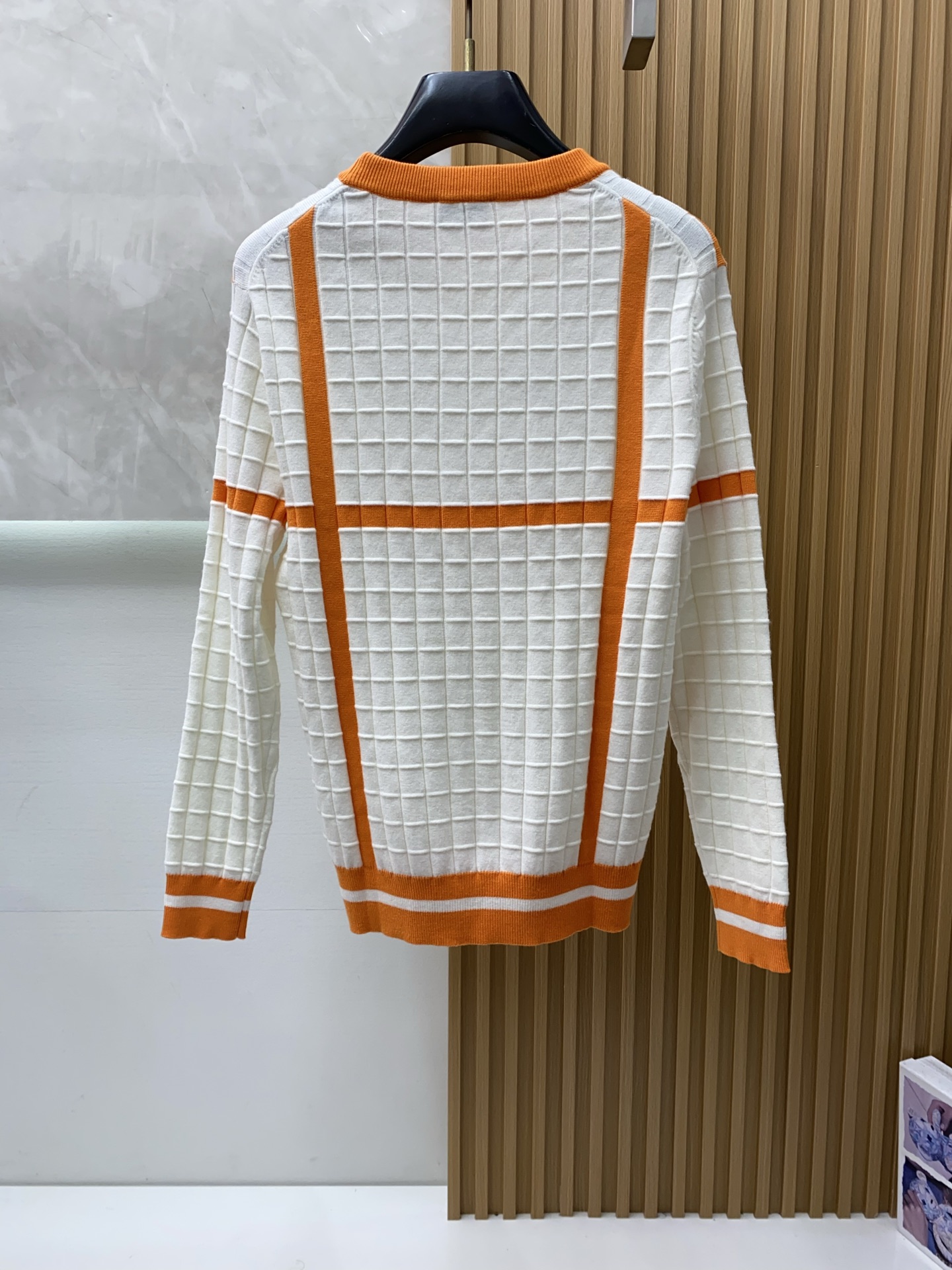 爱马仕 秋冬新款 专柜同步 时尚经典基础款提花拼色针织 秋冬必备款 采用羊毛混纺针织衫加厚毛衣，精致简洁