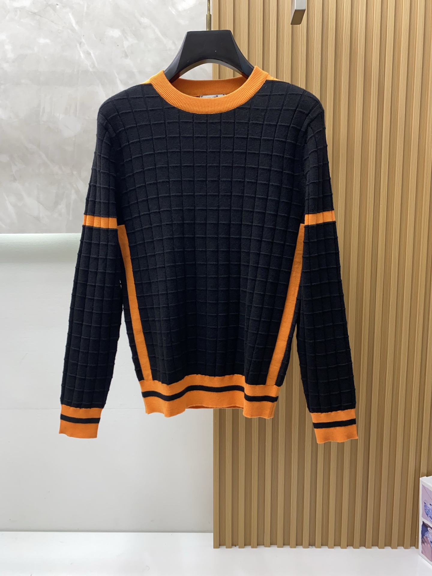 爱马仕 秋冬新款 专柜同步 时尚经典基础款提花拼色针织 秋冬必备款 采用羊毛混纺针织衫加厚毛衣，精致简洁