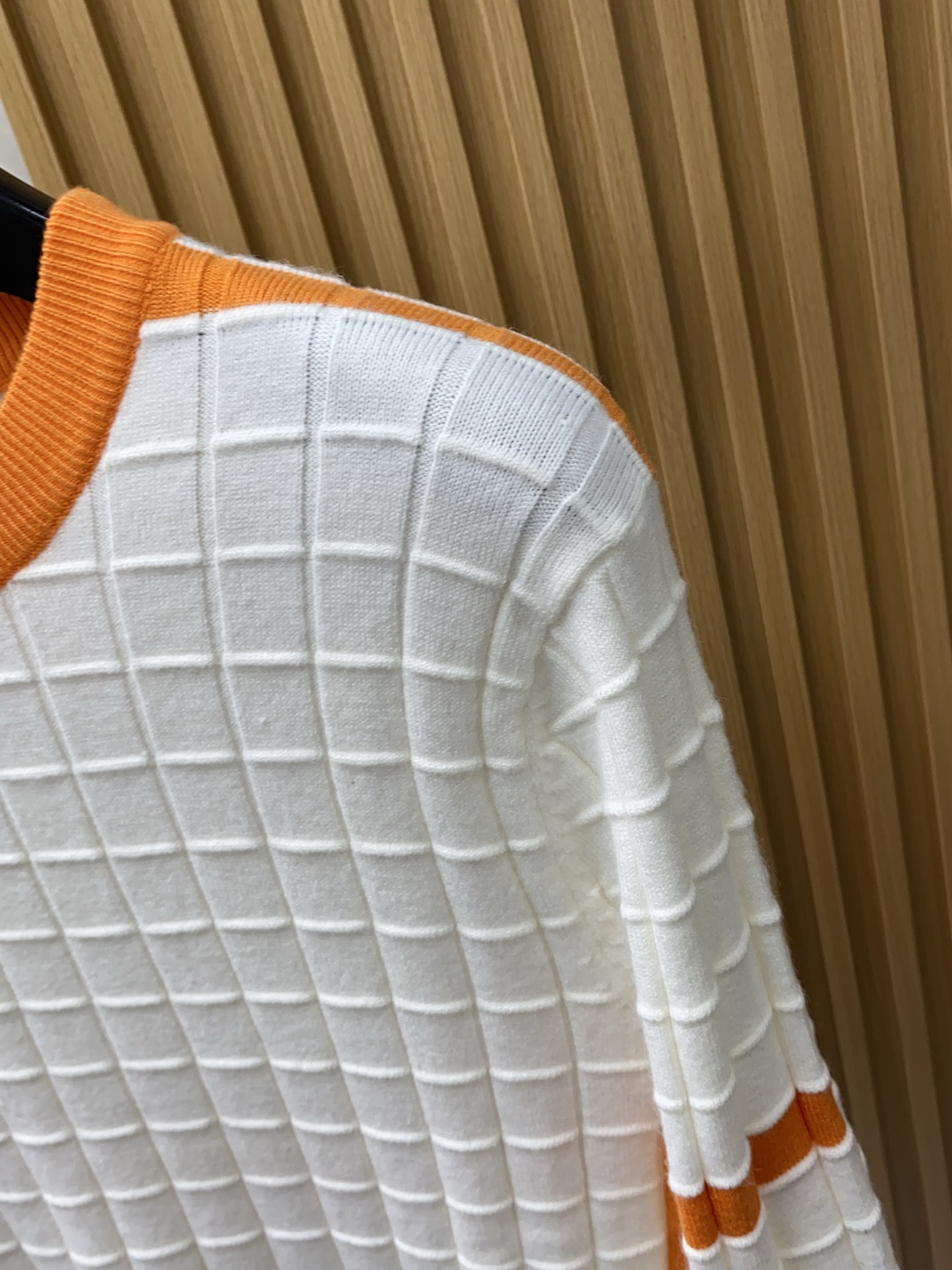 爱马仕 秋冬新款 专柜同步 时尚经典基础款提花拼色针织 秋冬必备款 采用羊毛混纺针织衫加厚毛衣，精致简洁