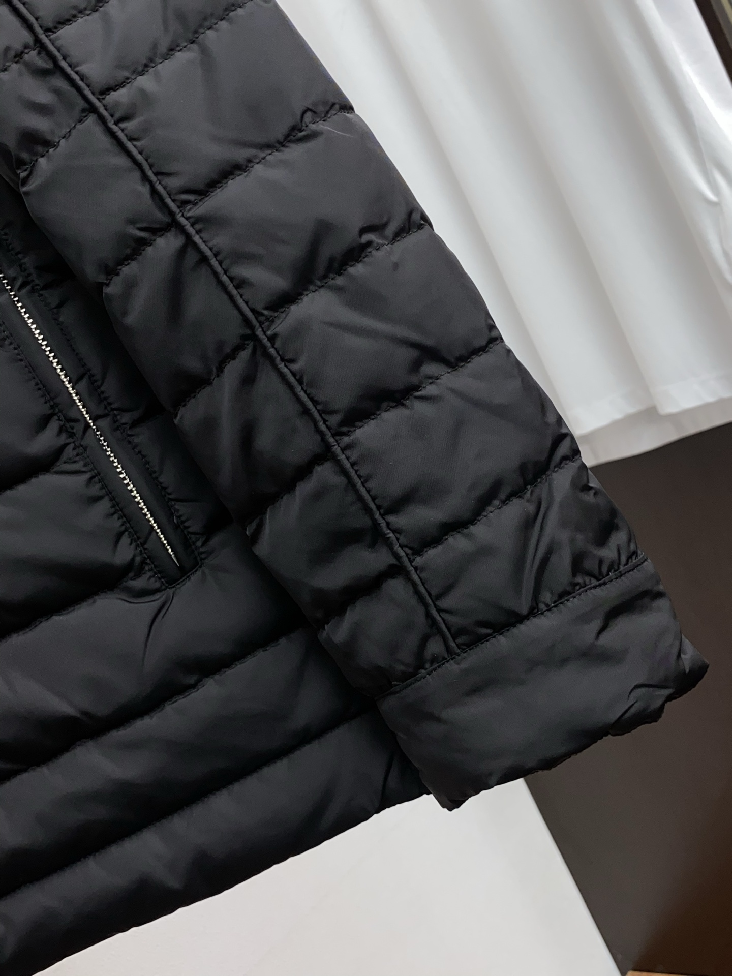 普拉达 25秋冬男士时尚羽绒服 轻奢时尚休闲风格，轻盈保暖柔软！低调系列时尚百搭，就是有型！香港贸易订单