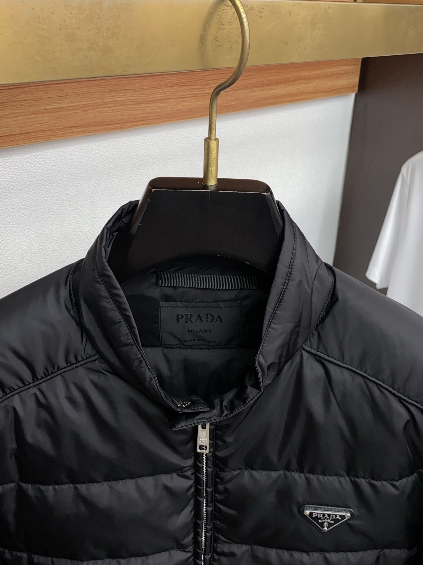 普拉达 25秋冬男士时尚羽绒服 轻奢时尚休闲风格，轻盈保暖柔软！低调系列时尚百搭，就是有型！香港贸易订单