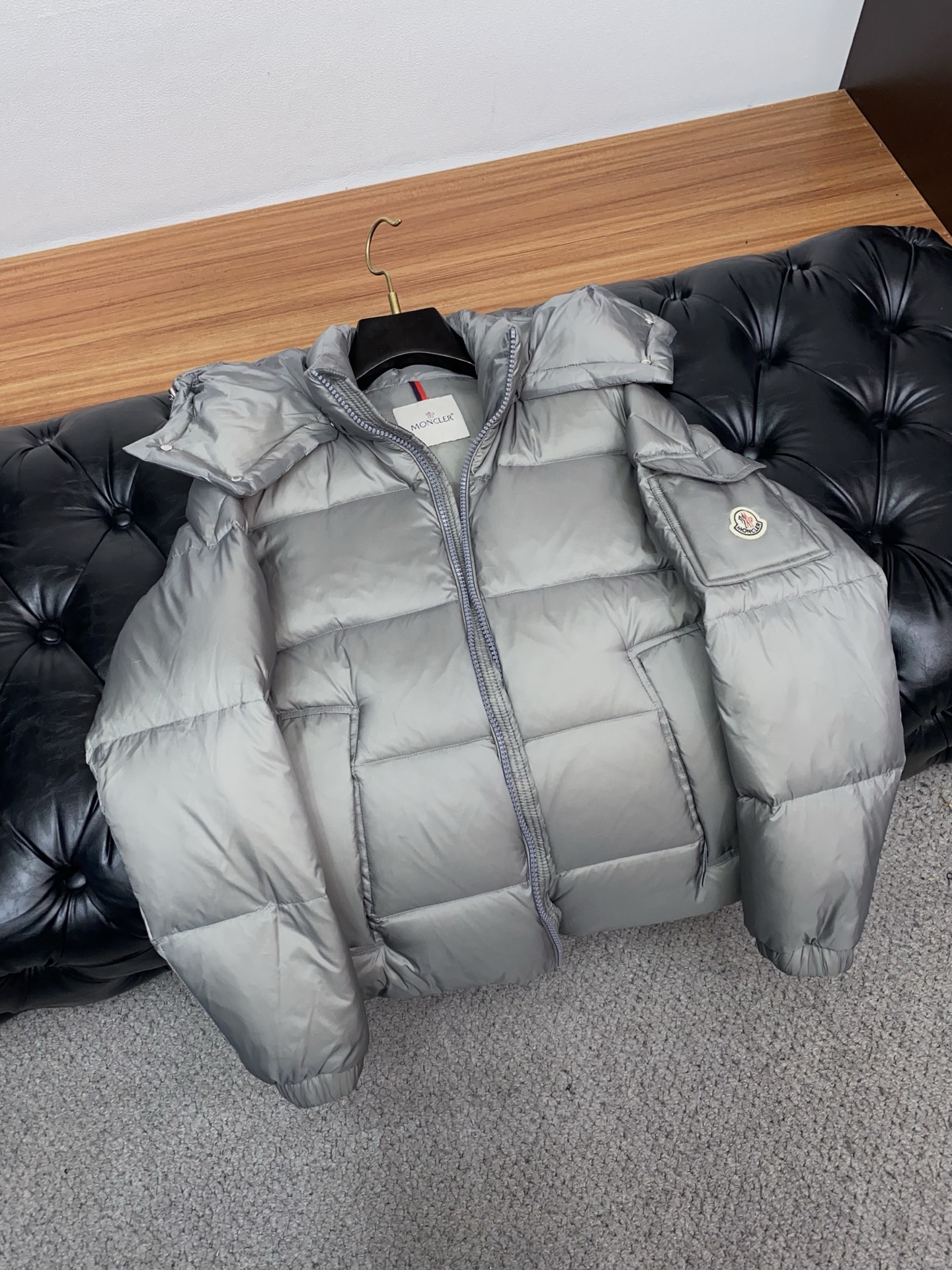 蒙口 秋冬最新原版 羽绒服内填充90白鸭绒 ，回弹性与保暖性兼圣品！这款采用国内客供顶级的尼龙织物面料面