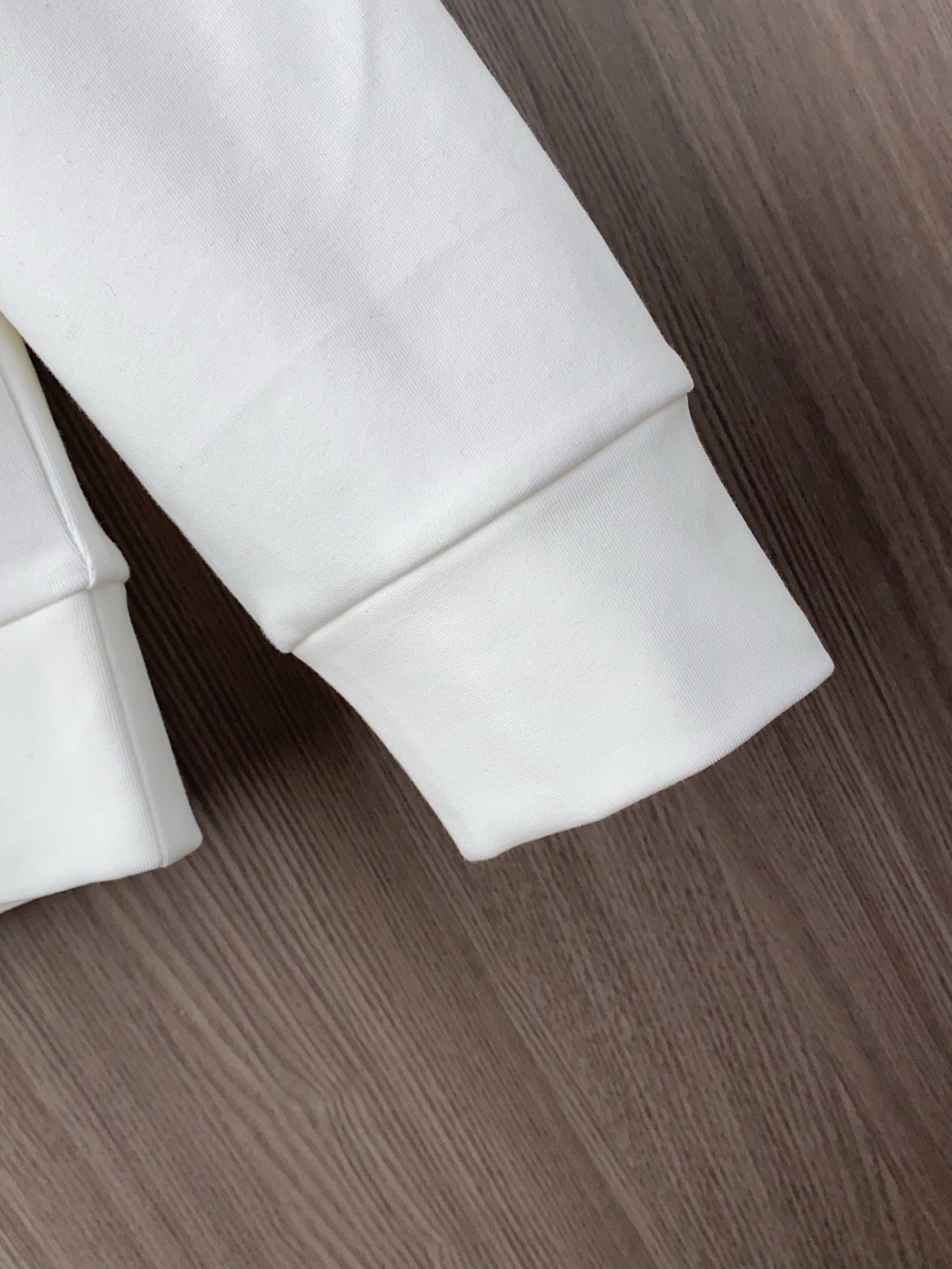 lP🆕 诺悠翩雅 2025 秋冬AW新品，时尚休闲打底加厚长袖卫衣专柜同步有售，进口加厚莫戴尔长绒棉拉绒