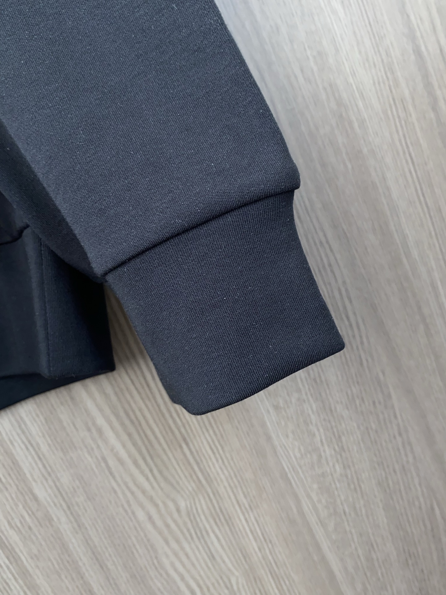 罗意威 2025 秋冬AW新品，时尚休闲打底加厚长袖卫衣专柜同步有售，进口加厚莫戴尔长绒棉拉绒面料，工艺