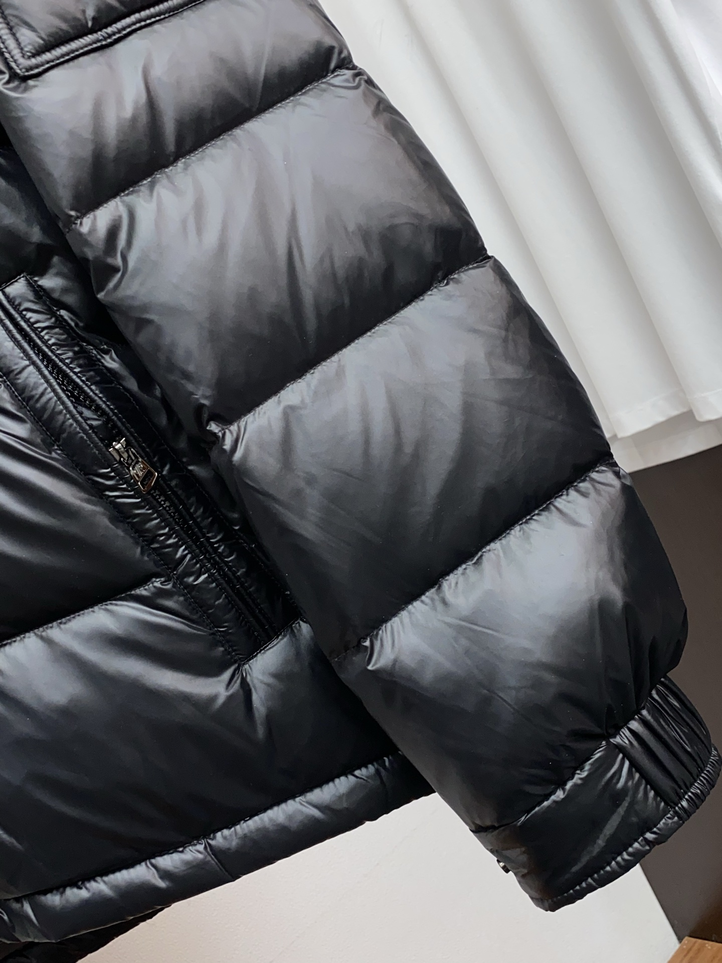 蒙口 25秋冬男士时尚原版专柜同步羽绒服 轻奢时尚休闲风格，轻盈保暖柔软！低调系列时尚百搭，就是有型！香