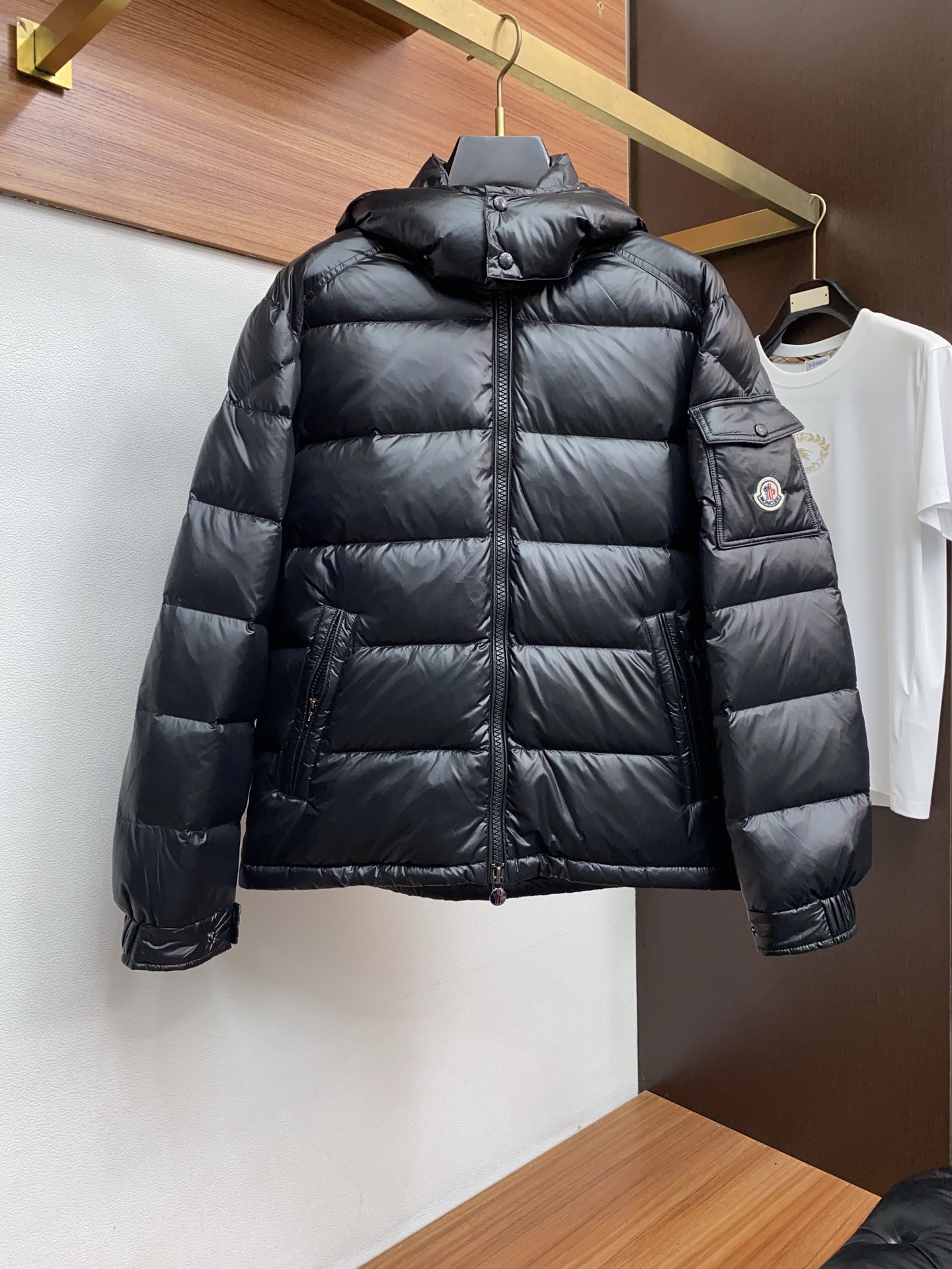 蒙口 25秋冬男士时尚原版专柜同步羽绒服 轻奢时尚休闲风格，轻盈保暖柔软！低调系列时尚百搭，就是有型！香