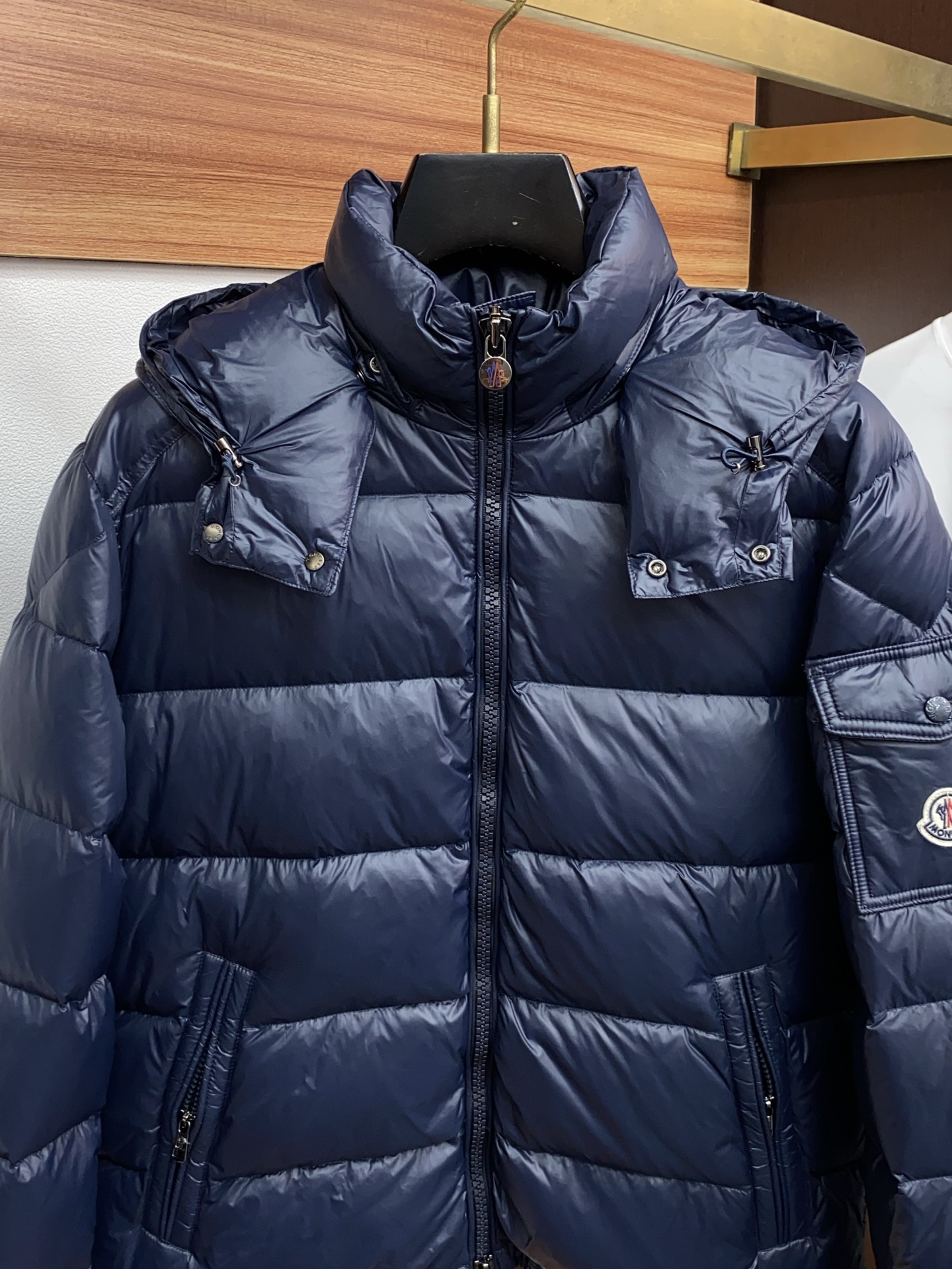 蒙口 25秋冬男士时尚原版专柜同步羽绒服 轻奢时尚休闲风格，轻盈保暖柔软！低调系列时尚百搭，就是有型！香