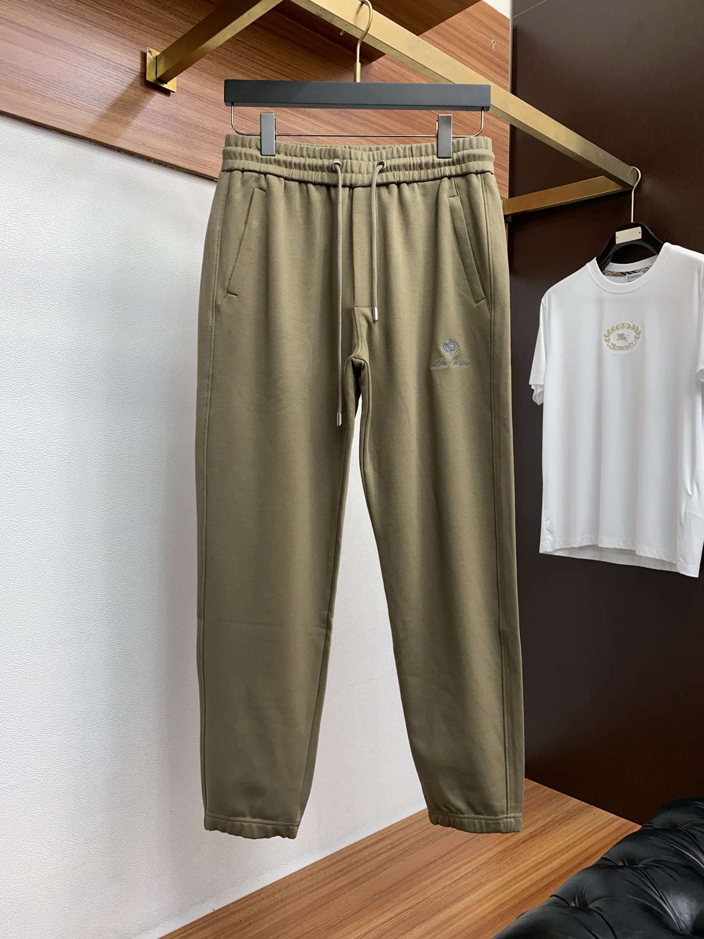 lP🆕 诺悠翩雅 25SS新款针织棉布抽绳卫裤，男士经典红蓝标识刺绣运动休闲长裤！贸易公司渠道稀出，领先