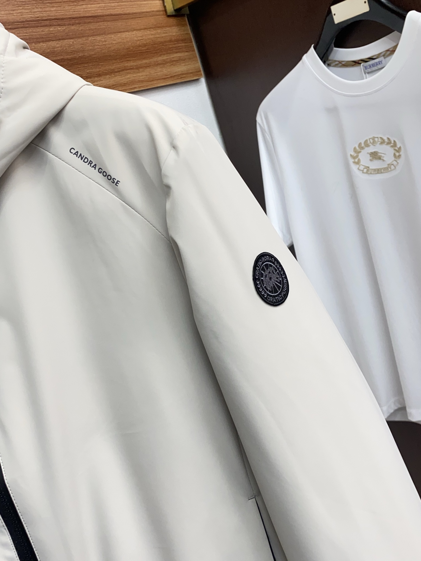 大鹅 25秋冬男士时尚原版专柜同步羽绒服 轻奢时尚休闲风格，轻盈保暖柔软！低调系列时尚百搭，就是有型！香