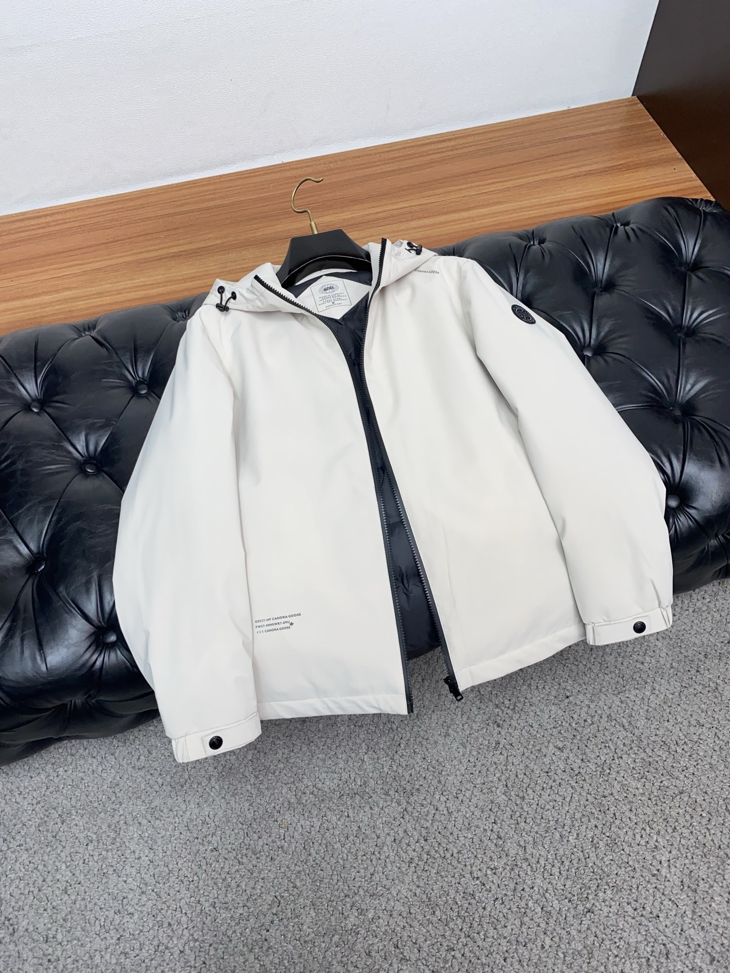 大鹅 25秋冬男士时尚原版专柜同步羽绒服 轻奢时尚休闲风格，轻盈保暖柔软！低调系列时尚百搭，就是有型！香