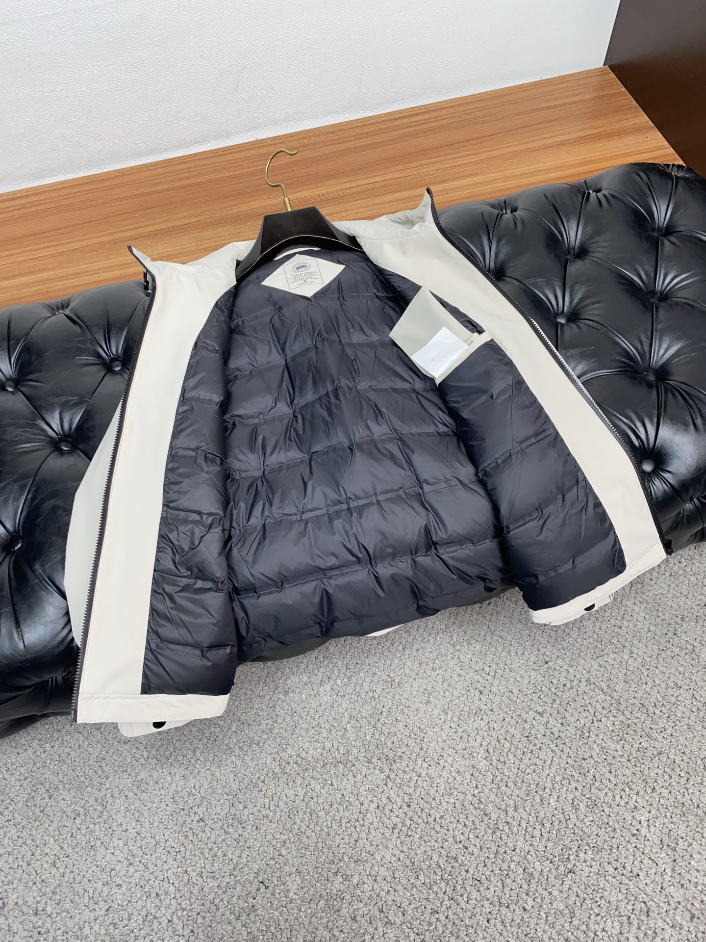 大鹅 25秋冬男士时尚原版专柜同步羽绒服 轻奢时尚休闲风格，轻盈保暖柔软！低调系列时尚百搭，就是有型！香