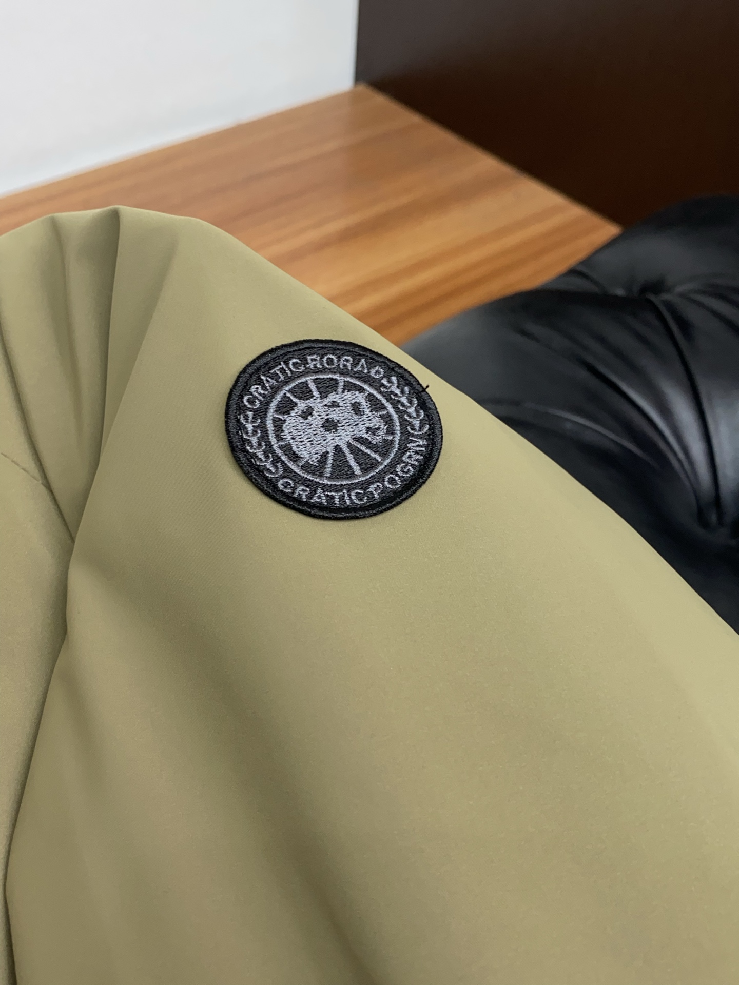 大鹅 25秋冬男士时尚原版专柜同步羽绒服 轻奢时尚休闲风格，轻盈保暖柔软！低调系列时尚百搭，就是有型！香