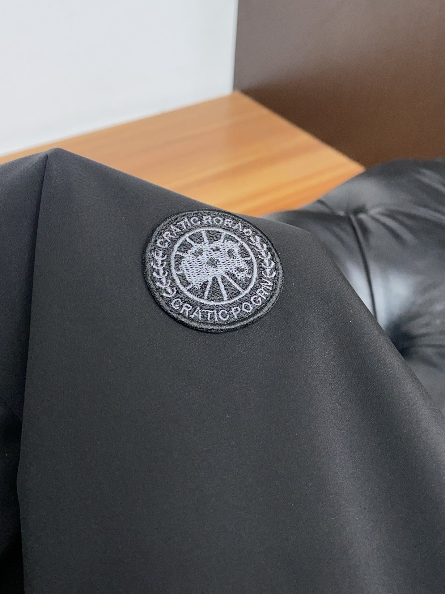 大鹅 25秋冬男士时尚原版专柜同步羽绒服 轻奢时尚休闲风格，轻盈保暖柔软！低调系列时尚百搭，就是有型！香