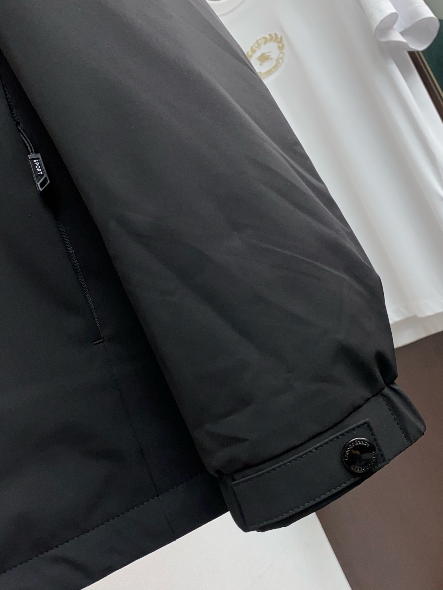 大鹅 25秋冬男士时尚原版专柜同步羽绒服 轻奢时尚休闲风格，轻盈保暖柔软！低调系列时尚百搭，就是有型！香