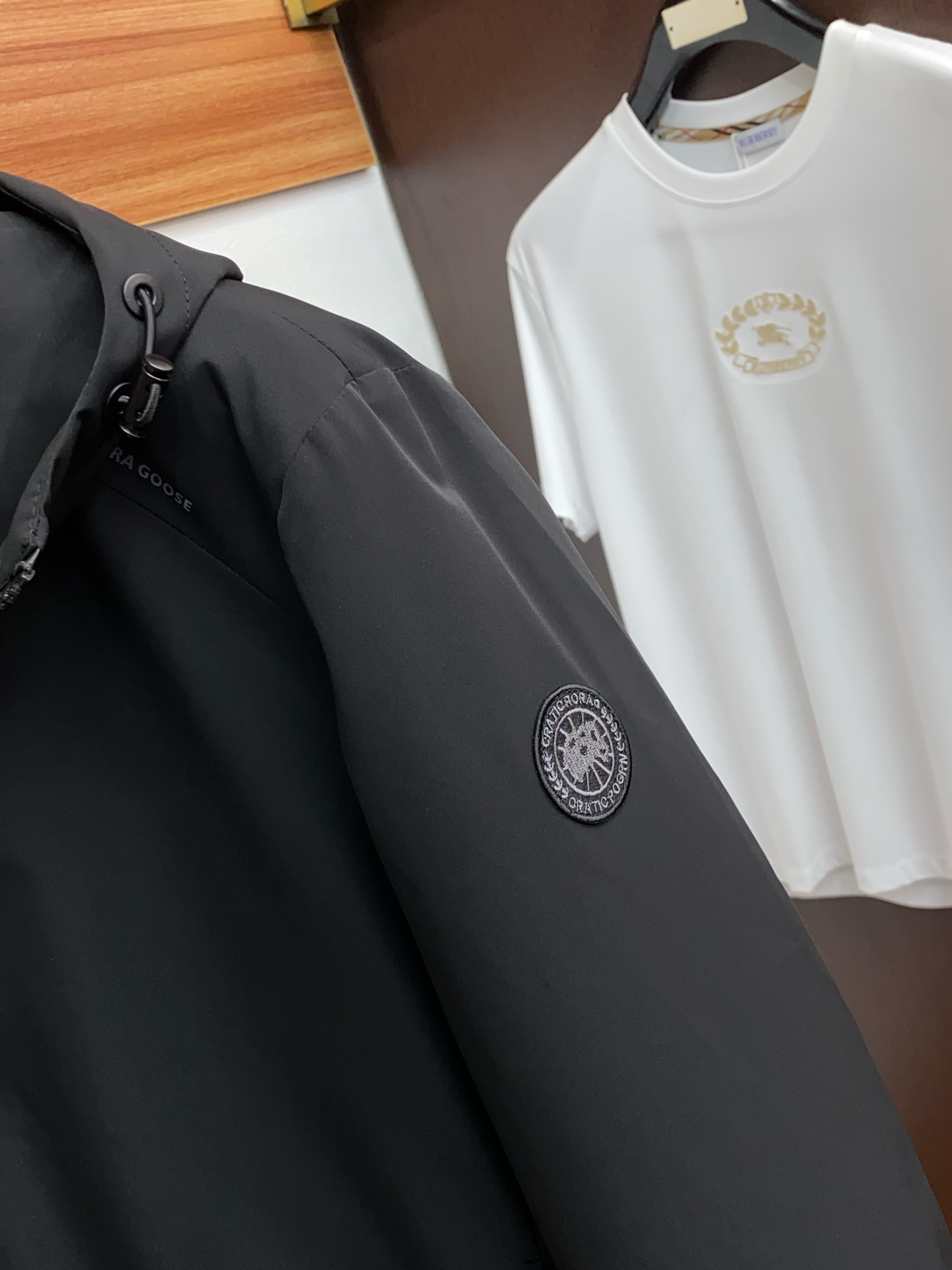 大鹅 25秋冬男士时尚原版专柜同步羽绒服 轻奢时尚休闲风格，轻盈保暖柔软！低调系列时尚百搭，就是有型！香