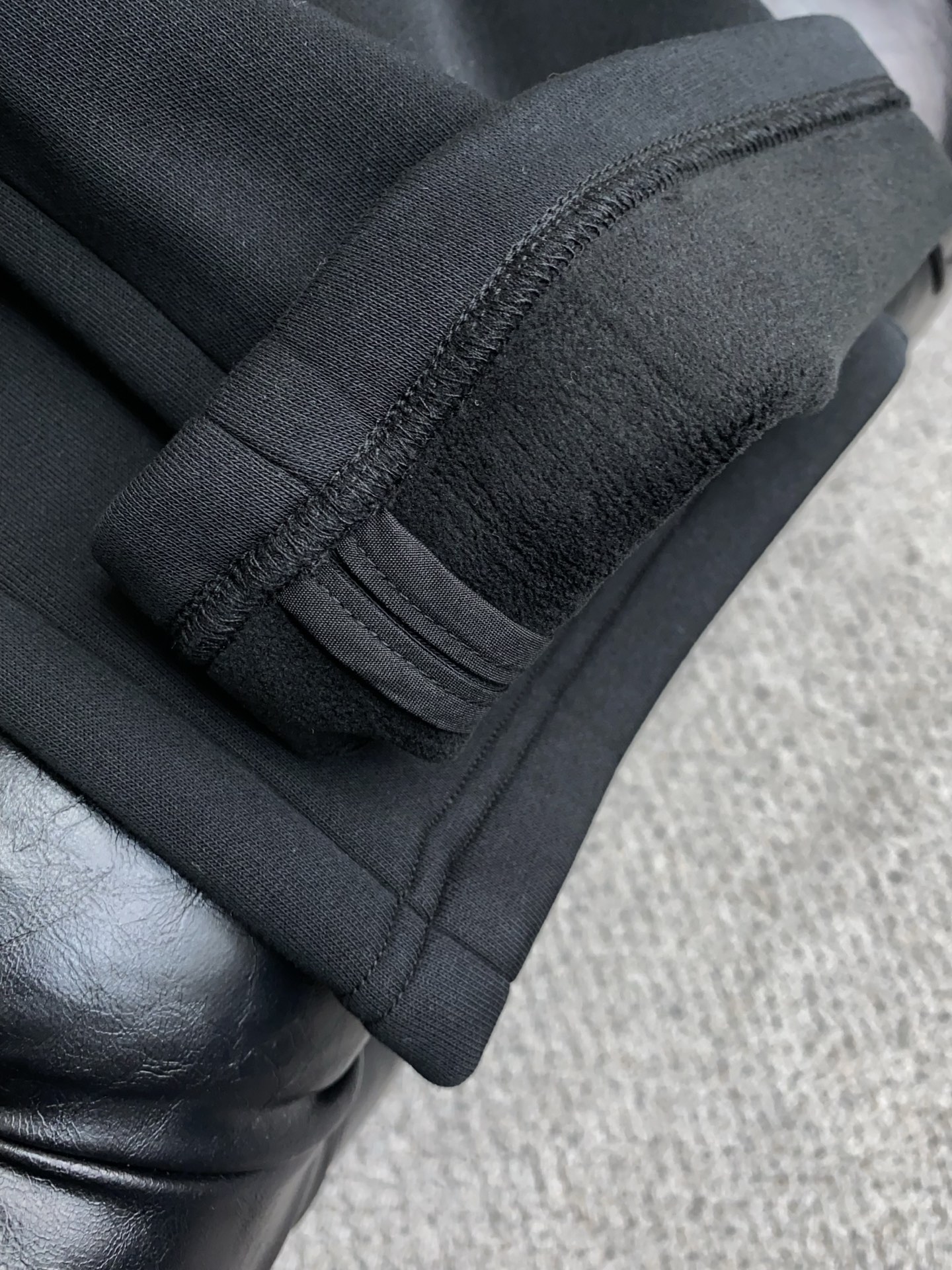 蒙口 25SS新款针织棉布抽绳加绒卫裤，男士经典红蓝标识刺绣运动休闲长裤！贸易公司渠道稀出，领先官网发售