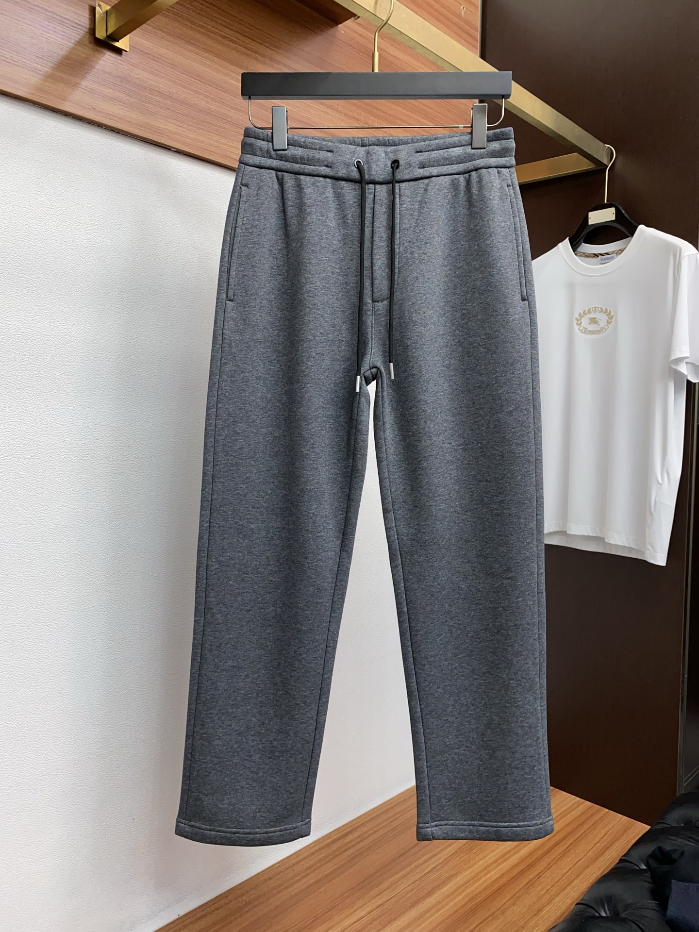 蒙口 25SS新款针织抽绳加绒卫裤，男士经典红蓝标识刺绣运动休闲长裤！贸易公司渠道稀出，领先官网发售！法