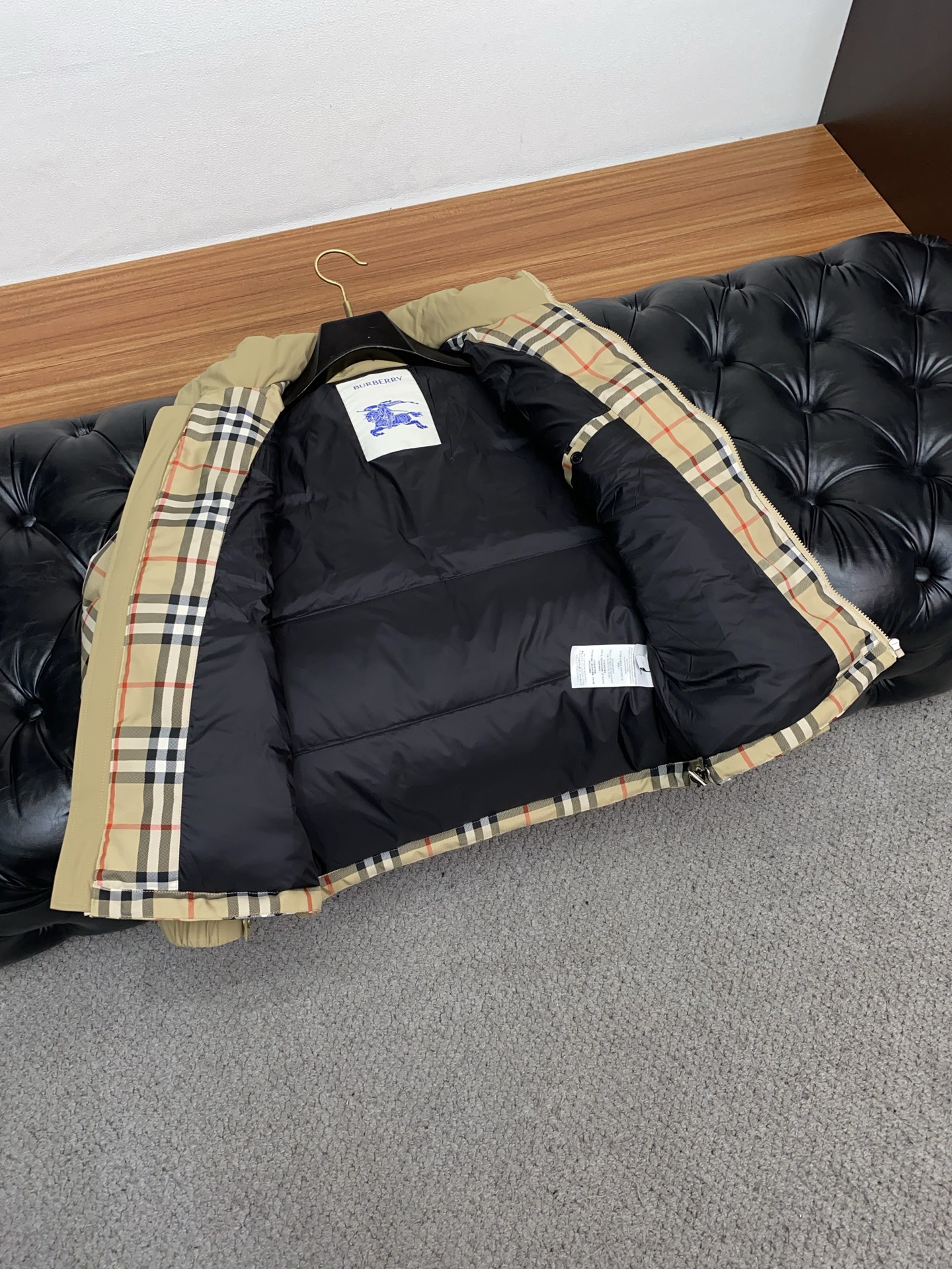 25秋冬上新 巴宝莉经典格子款羽绒服 进口面料 定制五金 简约时尚 适配商务、休闲等多种场合 专柜同步 