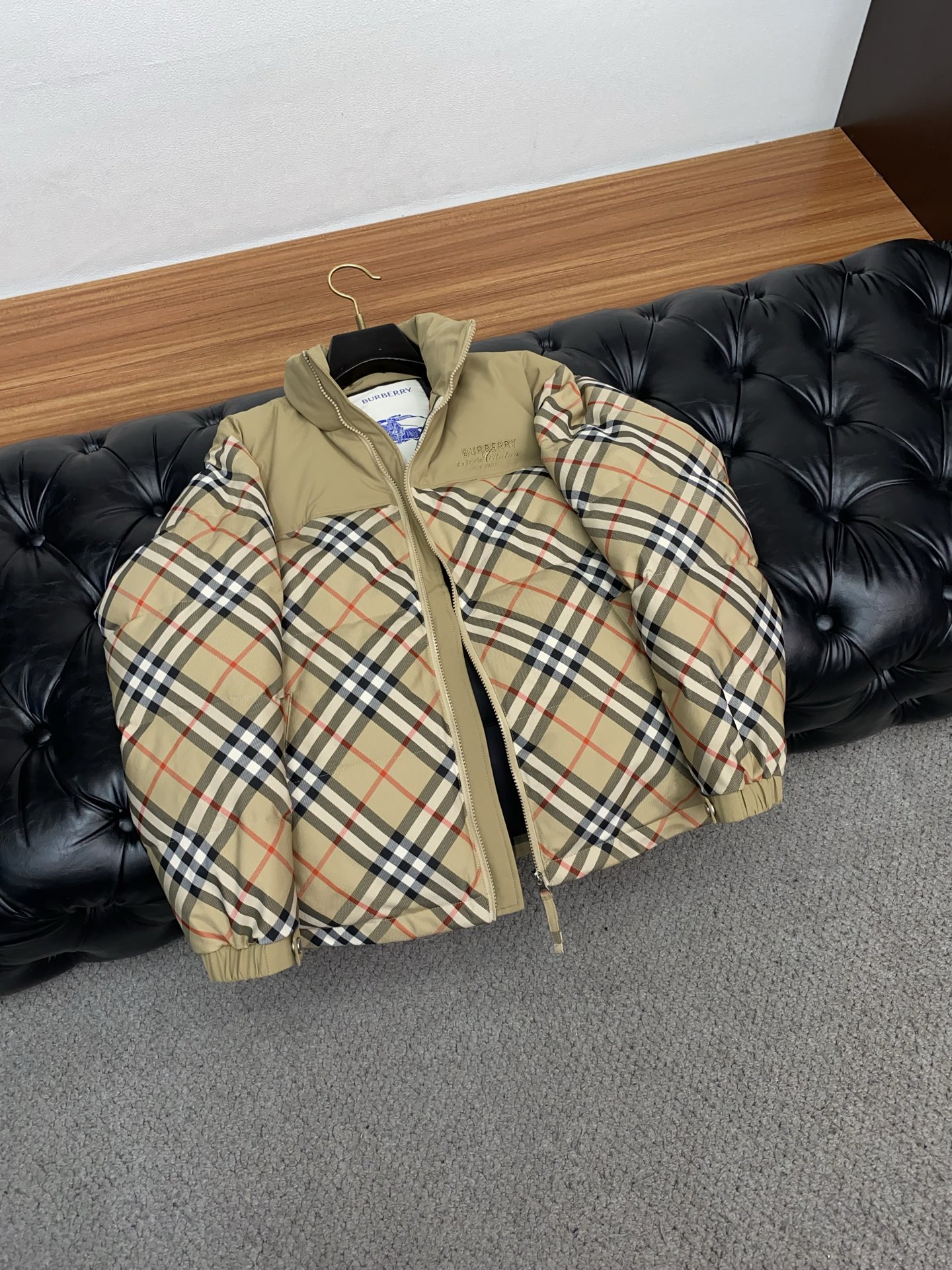 25秋冬上新 巴宝莉经典格子款羽绒服 进口面料 定制五金 简约时尚 适配商务、休闲等多种场合 专柜同步 