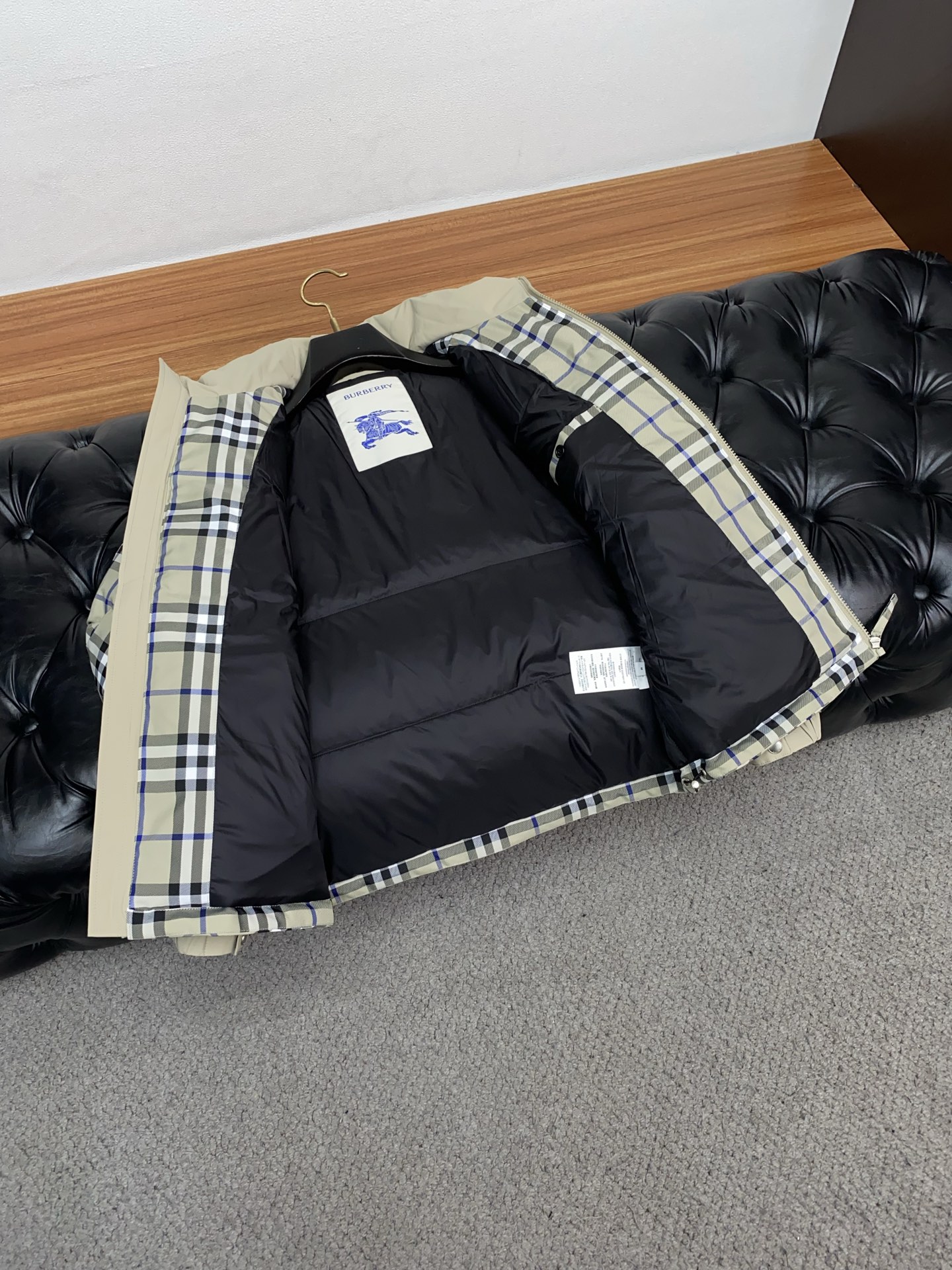 25秋冬上新 巴宝莉经典格子款羽绒服 进口面料 定制五金 简约时尚 适配商务、休闲等多种场合 专柜同步 