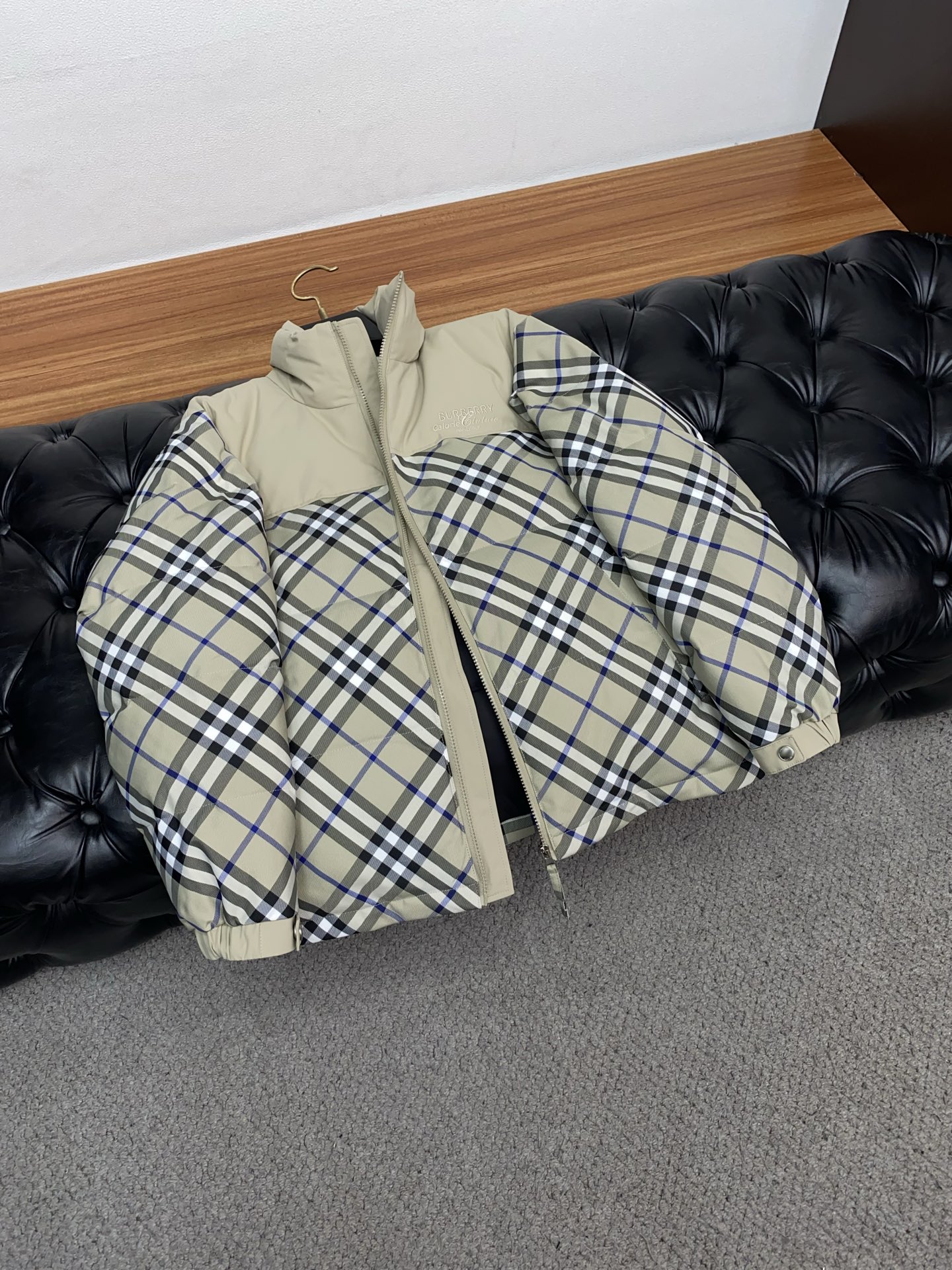 25秋冬上新 巴宝莉经典格子款羽绒服 进口面料 定制五金 简约时尚 适配商务、休闲等多种场合 专柜同步 