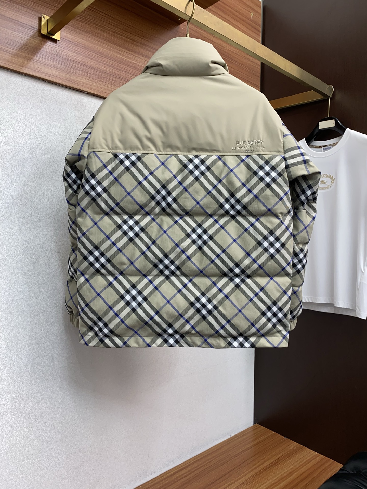 25秋冬上新 巴宝莉经典格子款羽绒服 进口面料 定制五金 简约时尚 适配商务、休闲等多种场合 专柜同步 