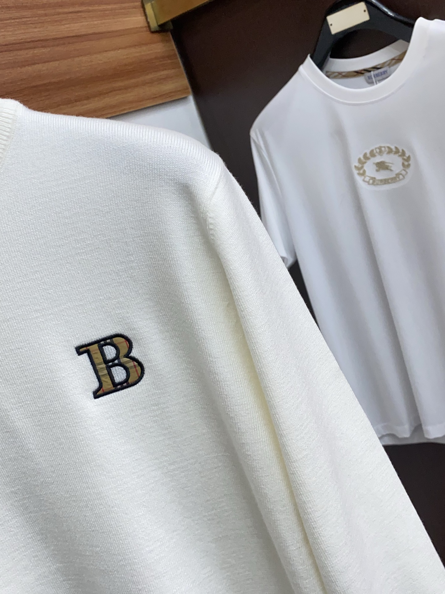 巴宝莉 重磅推荐！2025aw秋冬新款 专柜同步 时尚经典基础款本色针织 大牌元素logo 秋冬必备款 