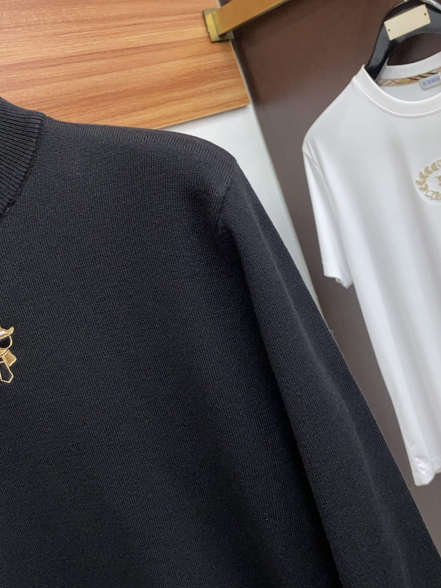 芬迪 重磅推荐！2025aw秋冬新款 专柜同步 时尚经典基础款本色针织 大牌元素logo 秋冬必备款 采