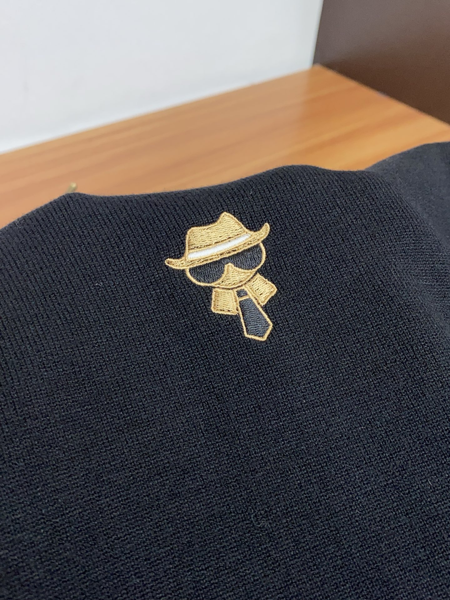 芬迪 重磅推荐！2025aw秋冬新款 专柜同步 时尚经典基础款本色针织 大牌元素logo 秋冬必备款 采