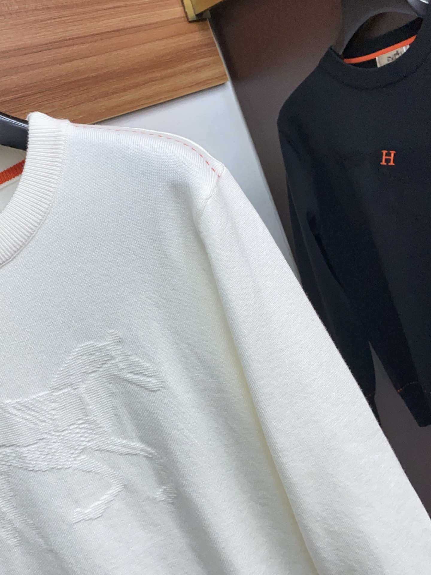 🌾 爱马仕 2025官网秋冬季最新款圆领毛衣，专柜同步在售爆款！特供羊毛混纺面料.手感舒适.可直接接触皮