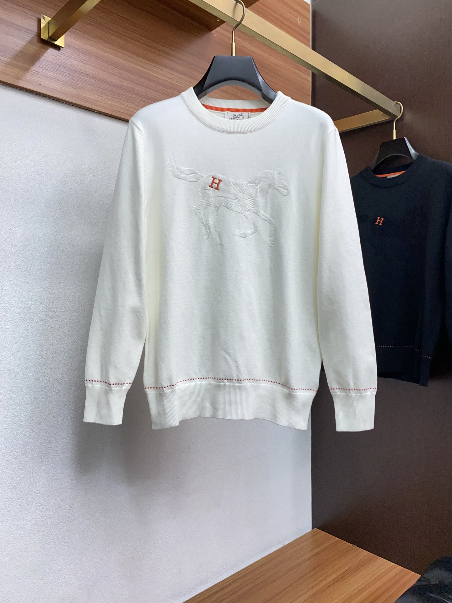 🌾 爱马仕 2025官网秋冬季最新款圆领毛衣，专柜同步在售爆款！特供羊毛混纺面料.手感舒适.可直接接触皮