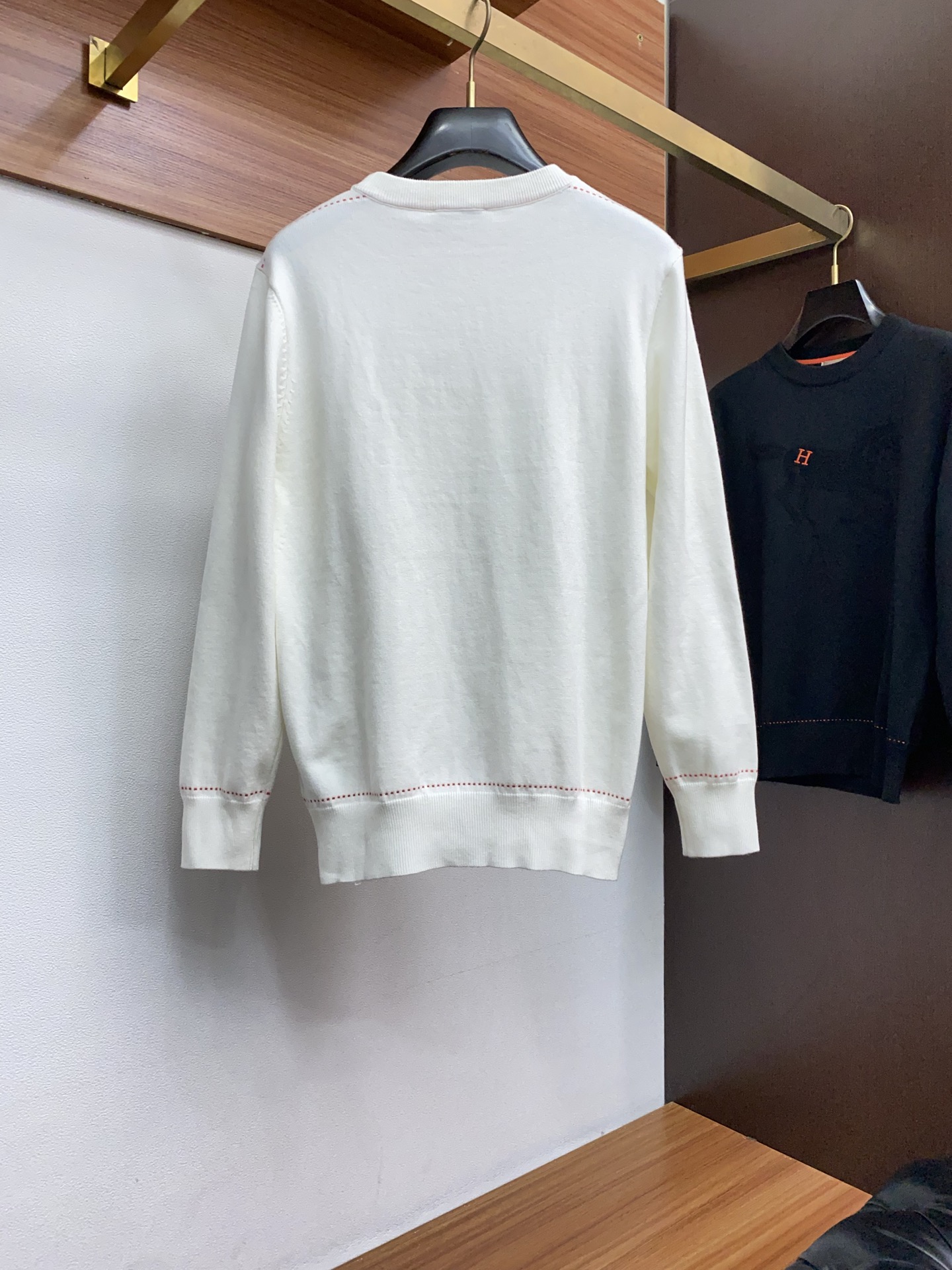 🌾 爱马仕 2025官网秋冬季最新款圆领毛衣，专柜同步在售爆款！特供羊毛混纺面料.手感舒适.可直接接触皮