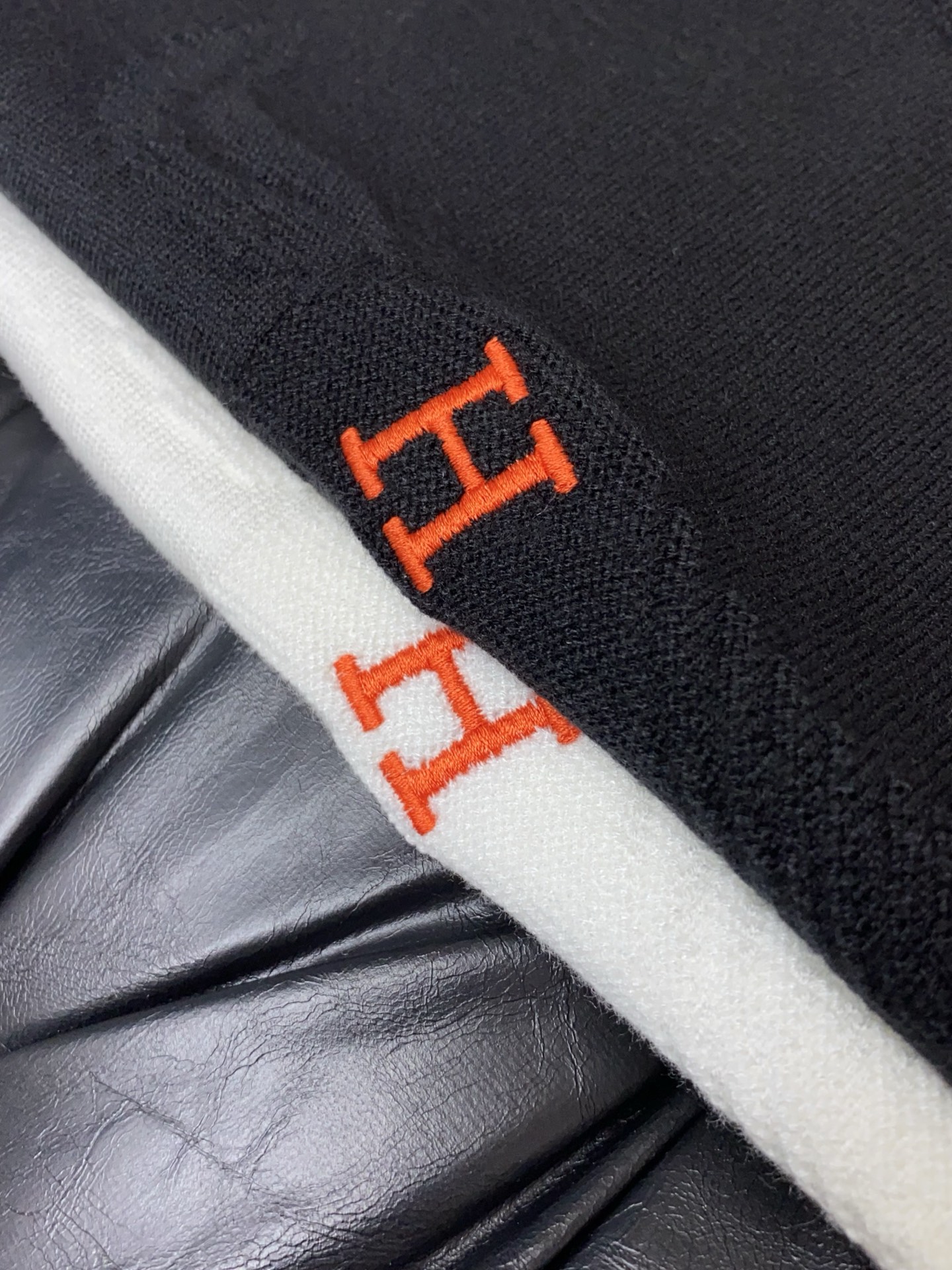 🌾 爱马仕 2025官网秋冬季最新款圆领毛衣，专柜同步在售爆款！特供羊毛混纺面料.手感舒适.可直接接触皮