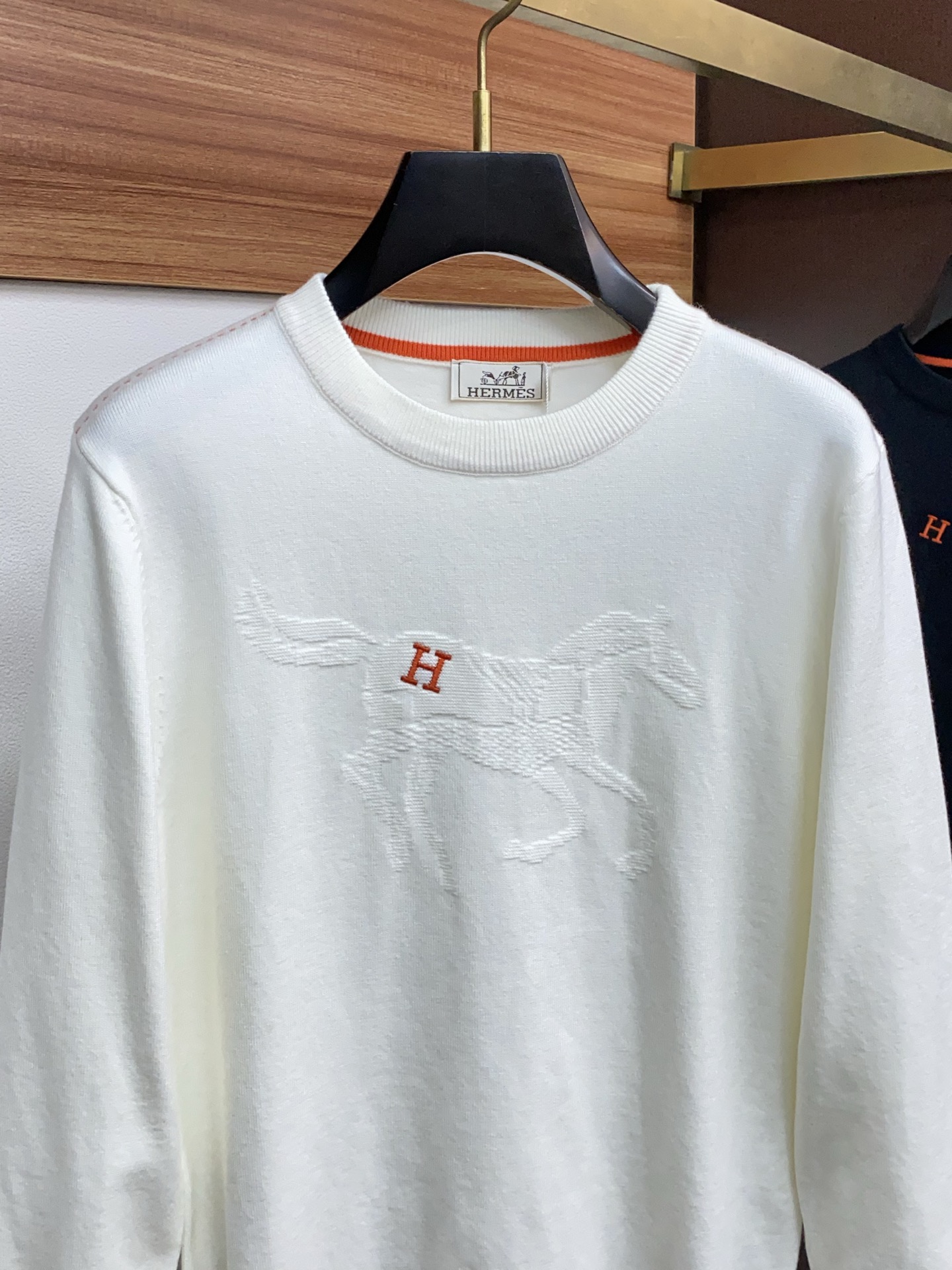 🌾 爱马仕 2025官网秋冬季最新款圆领毛衣，专柜同步在售爆款！特供羊毛混纺面料.手感舒适.可直接接触皮