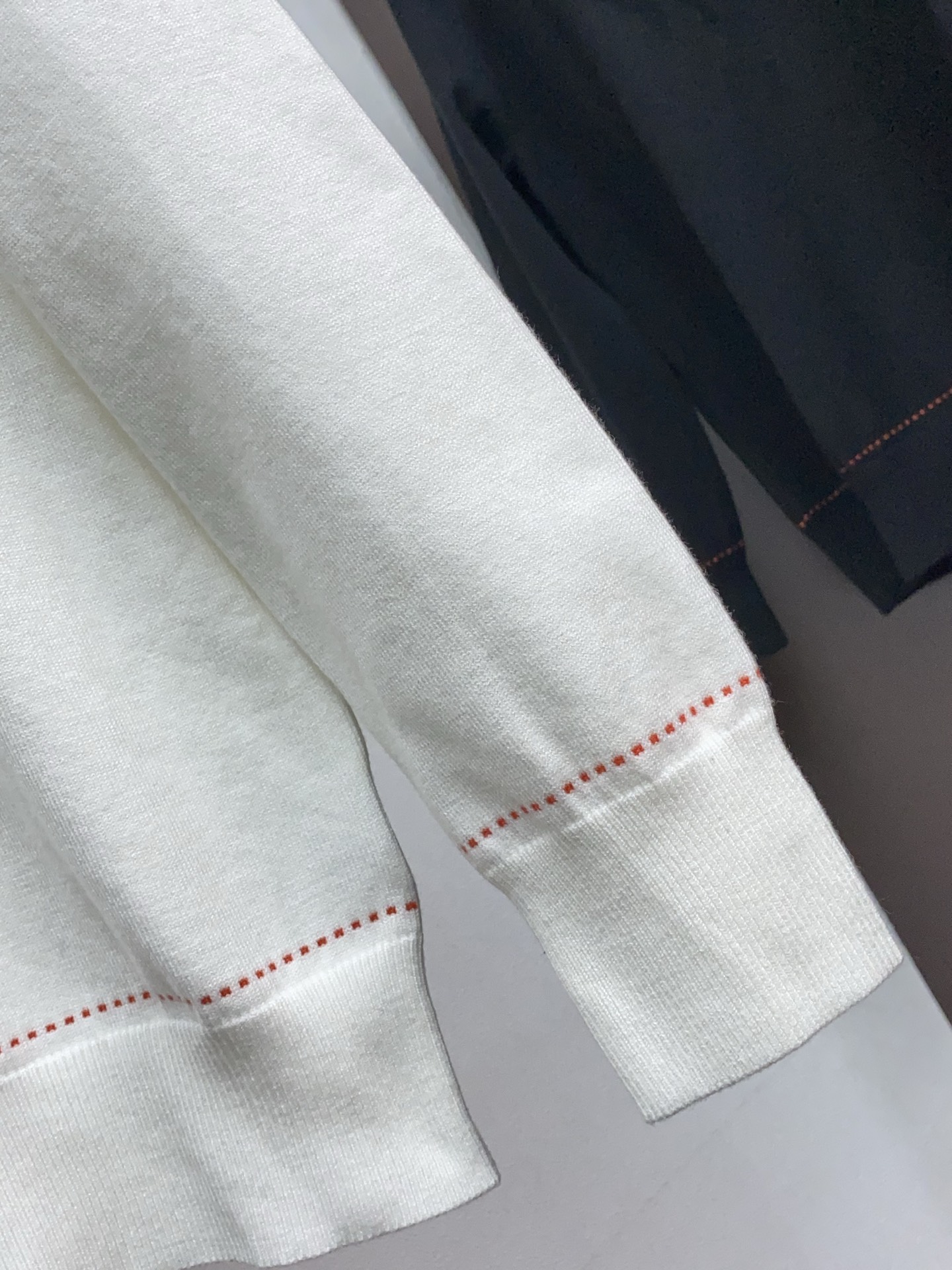 🌾 爱马仕 2025官网秋冬季最新款圆领毛衣，专柜同步在售爆款！特供羊毛混纺面料.手感舒适.可直接接触皮