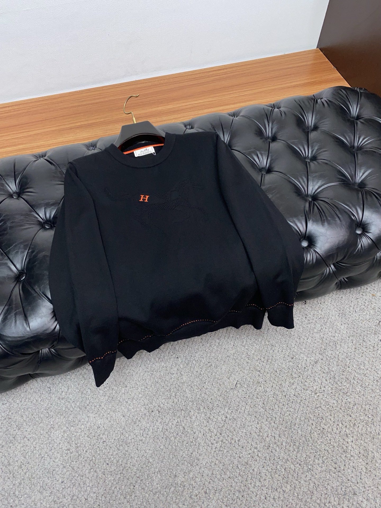 🌾爱马仕 2025官网秋冬季最新款圆领毛衣，专柜同步在售爆款！特供羊毛混纺面料.手感舒适.可直接接触皮肤