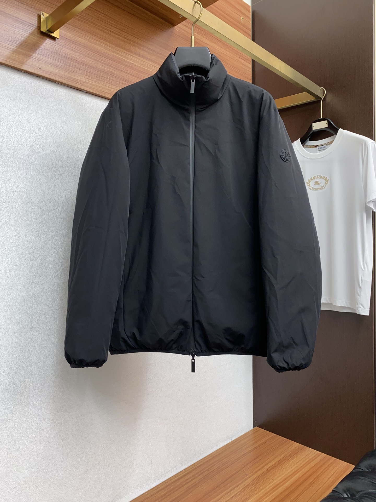 蒙口 秋冬最新原版 羽绒服内填充90白鸭绒 ，回弹性与保暖性兼圣品！这款采用国内客供顶级的尼龙织物面料面