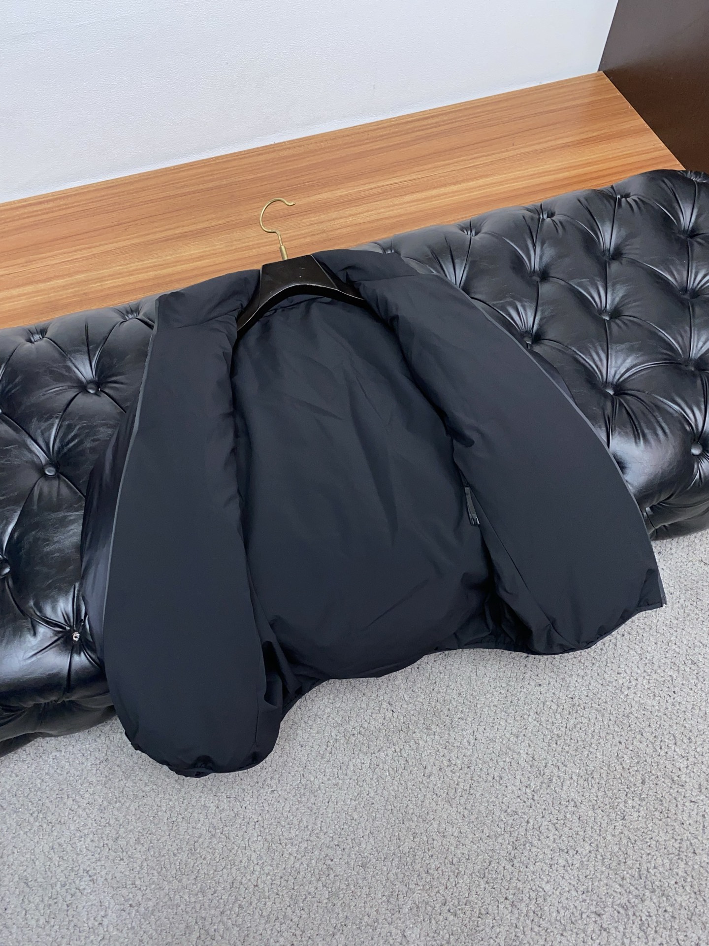 蒙口 秋冬最新原版 羽绒服内填充90白鸭绒 ，回弹性与保暖性兼圣品！这款采用国内客供顶级的尼龙织物面料面