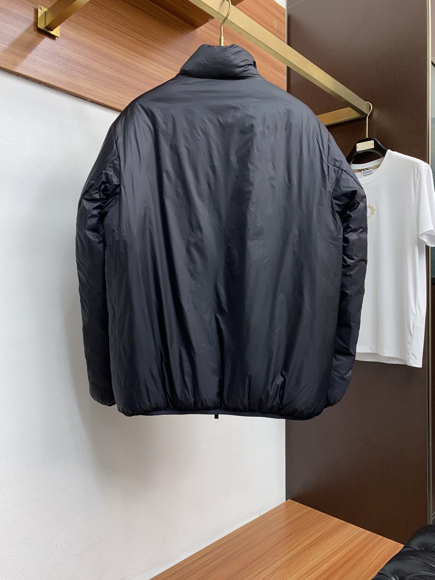 蒙口 秋冬最新原版 羽绒服内填充90白鸭绒 ，回弹性与保暖性兼圣品！这款采用国内客供顶级的尼龙织物面料面