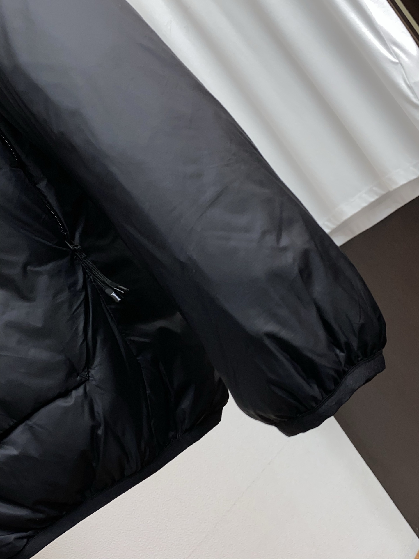 蒙口 秋冬最新原版 羽绒服内填充90白鸭绒 ，回弹性与保暖性兼圣品！这款采用国内客供顶级的尼龙织物面料面