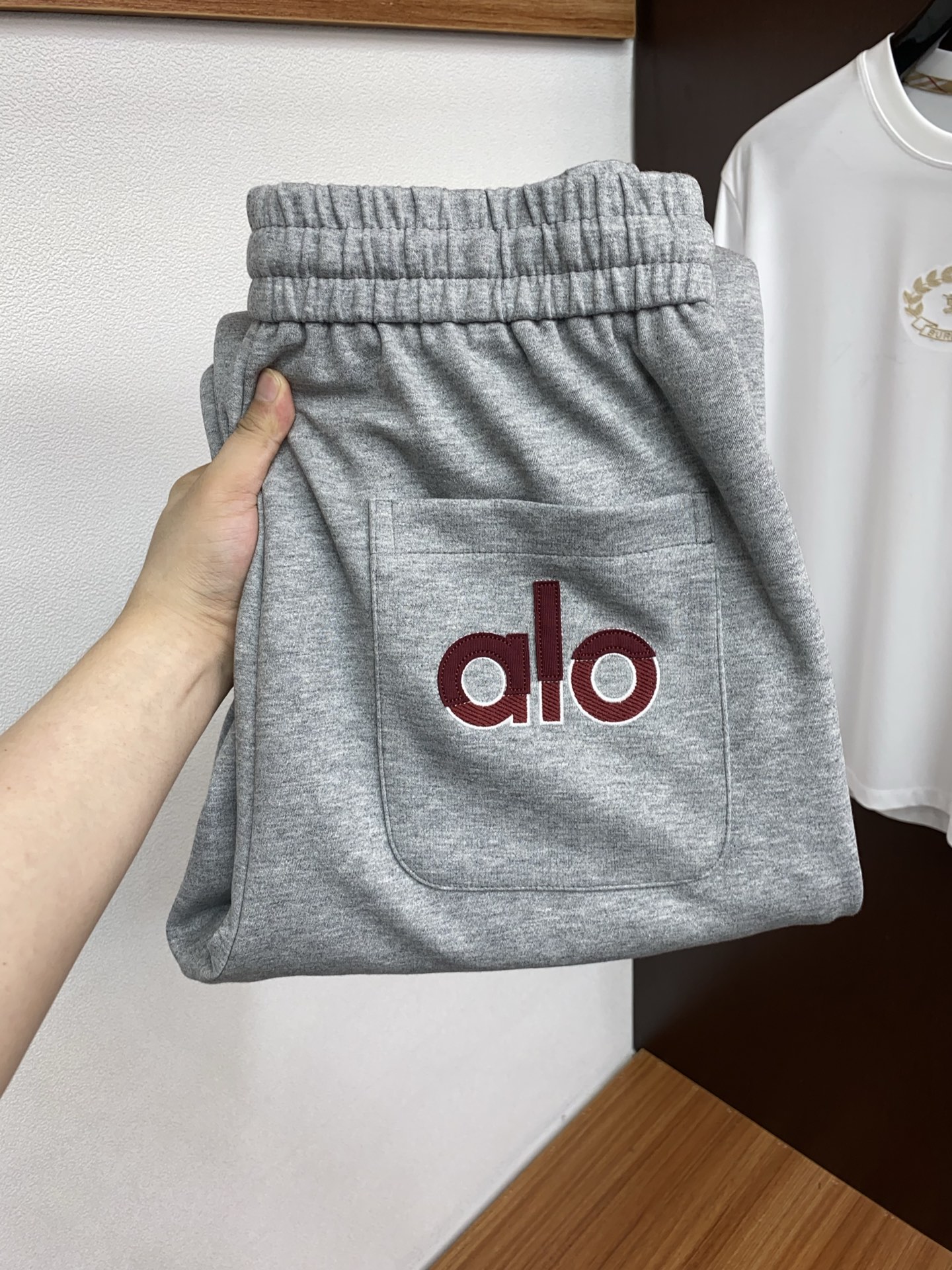 NO:595660,New products from the alo counter are on the market at the same time. High-quality fashionable casual pants made from original orders. Super versatile. Exclusively customized fabrics, with a delicate and soft feel, comfortable close-fitting, and a super stylish upper body! The latest hardware accessories from the original customized counter. Super beautiful shape, the upper body shows slender legs, the lining and wiring are impeccable, you can attend any occasion, size M-4xL,,alexander wang19860909alo 专柜新品同步上市.原单订制高品质时尚休闲裤.超级百搭款.独家定制面料,手感细腻柔软,贴身舒适,上身超有型！原版定制专柜最新五金辅料.超靓版型、上身显腿修长,內里,走线都无可挑剔,任何场合都可出席,码数 M-4xL,,alexander wang,Men's clothing