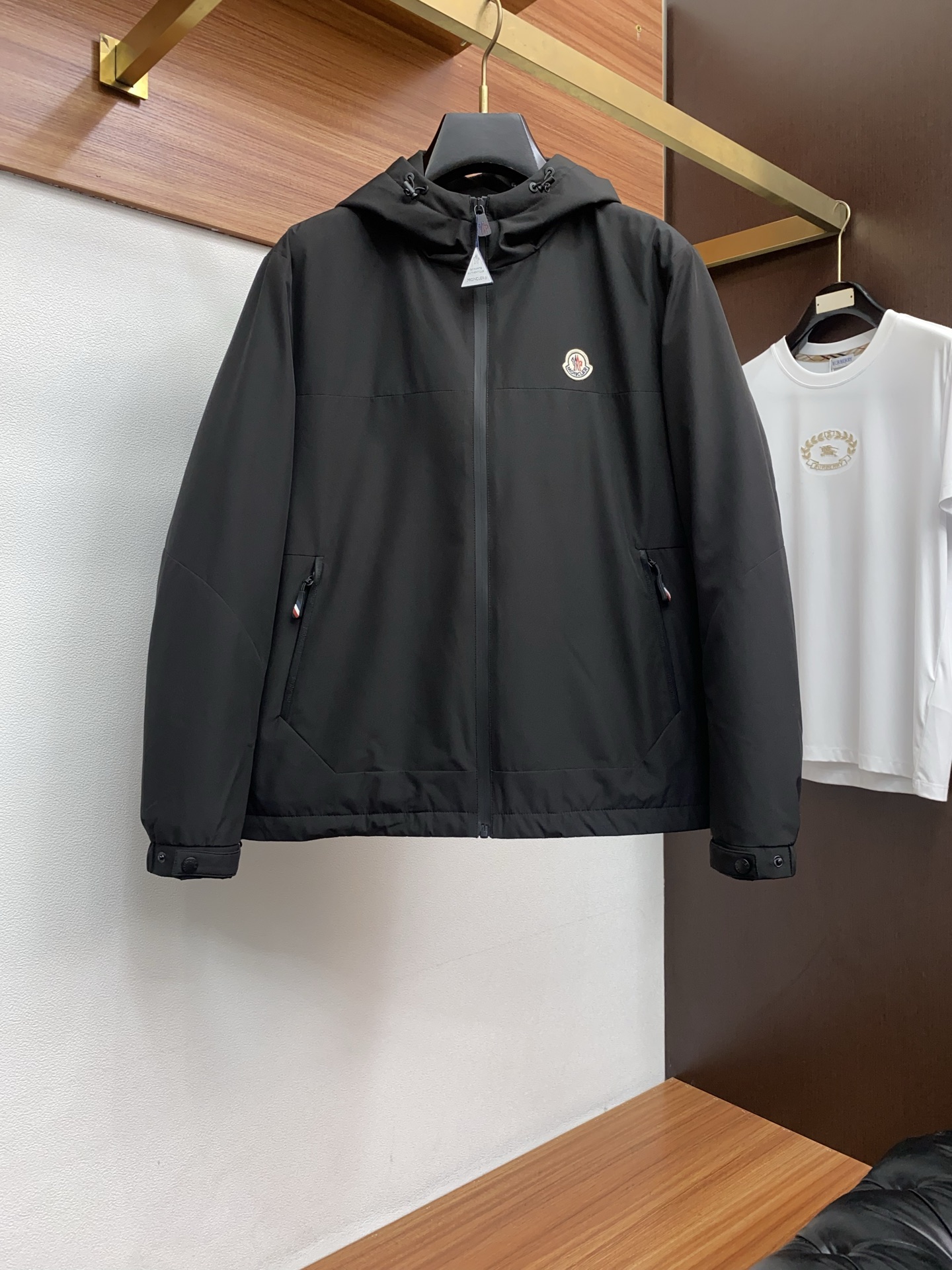 NO:595678,Meng Mouth top version counter synchronized down jacket, the latest hooded down jacket, ace new single down jacket!  A king that I have been looking forward to for the second half of the year. The blood change has been successful. This down jacket is completely new blood, new accessories, new fabrics, new styles, and new versions!  The ultra-warm international 90 down filling is precisely because of these irreplaceable details and specifications. It is the first model in the industry, high quality, high-end goods, recommended for personal use!  !  Size m-3xl,,Moncler,jackets & coats,down jacket,hats,alexander wang19860909蒙口 顶级版本专柜同步羽绒服 最新款连帽羽绒服 王牌新单 羽绒服外套！一个我期待了一个下半年的王 算是换血成功了,这款羽绒服完全是新鲜血液,新的辅料,新的面料,新的款式,新的版型！超保暖的国际90羽绒填充,正是因为这些无法替代的细节与规格,业内首发款,高品质,高档货,自留推荐！！ 尺码m-3xl,,Moncler,jackets & coats,down jacket,hats,alexander wang,Men's clothing