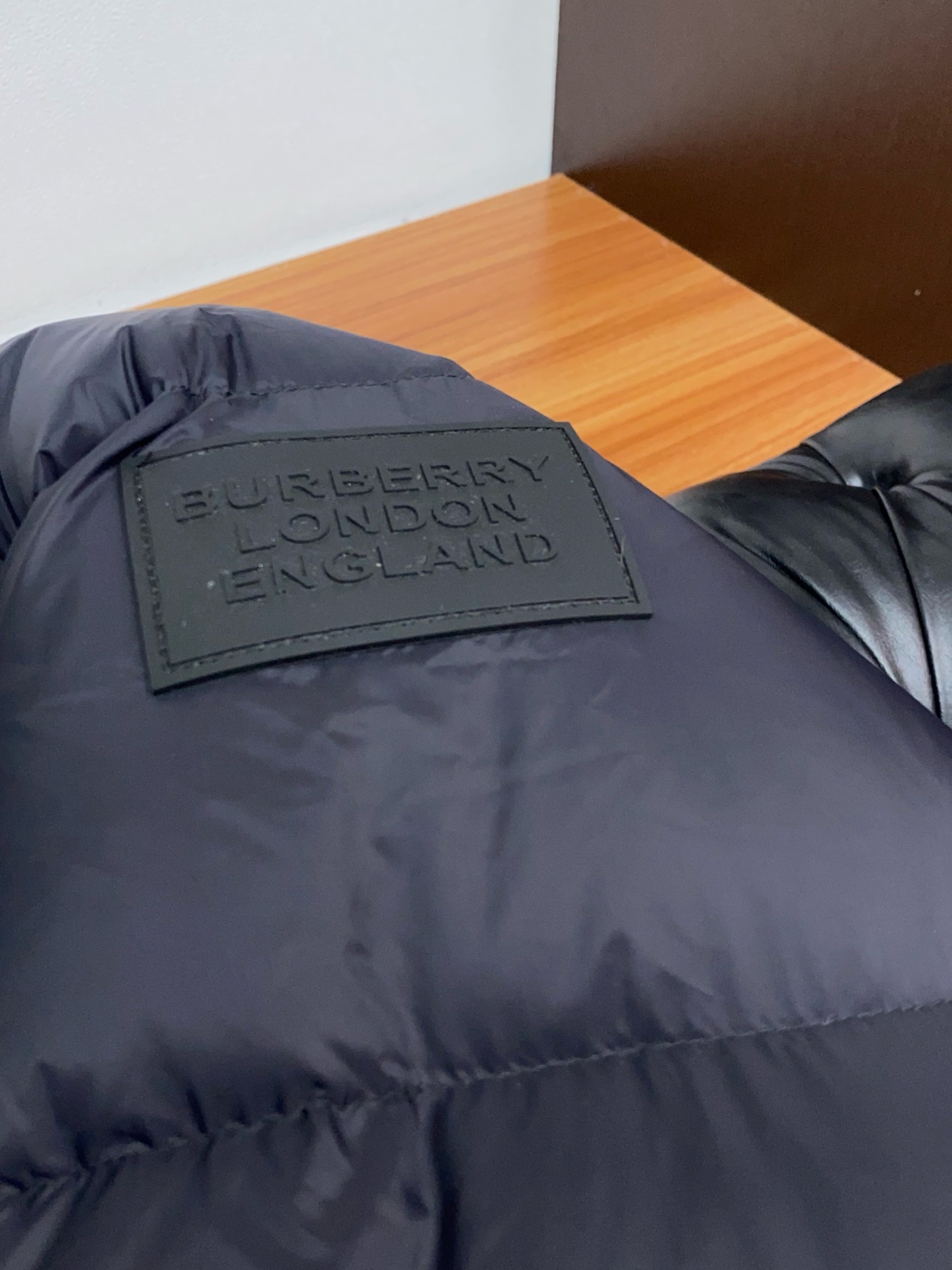 巴宝莉 25秋冬男士时尚羽绒服 轻奢时尚休闲风格，轻盈保暖柔软！低调系列时尚百搭，就是有型！香港贸易订单